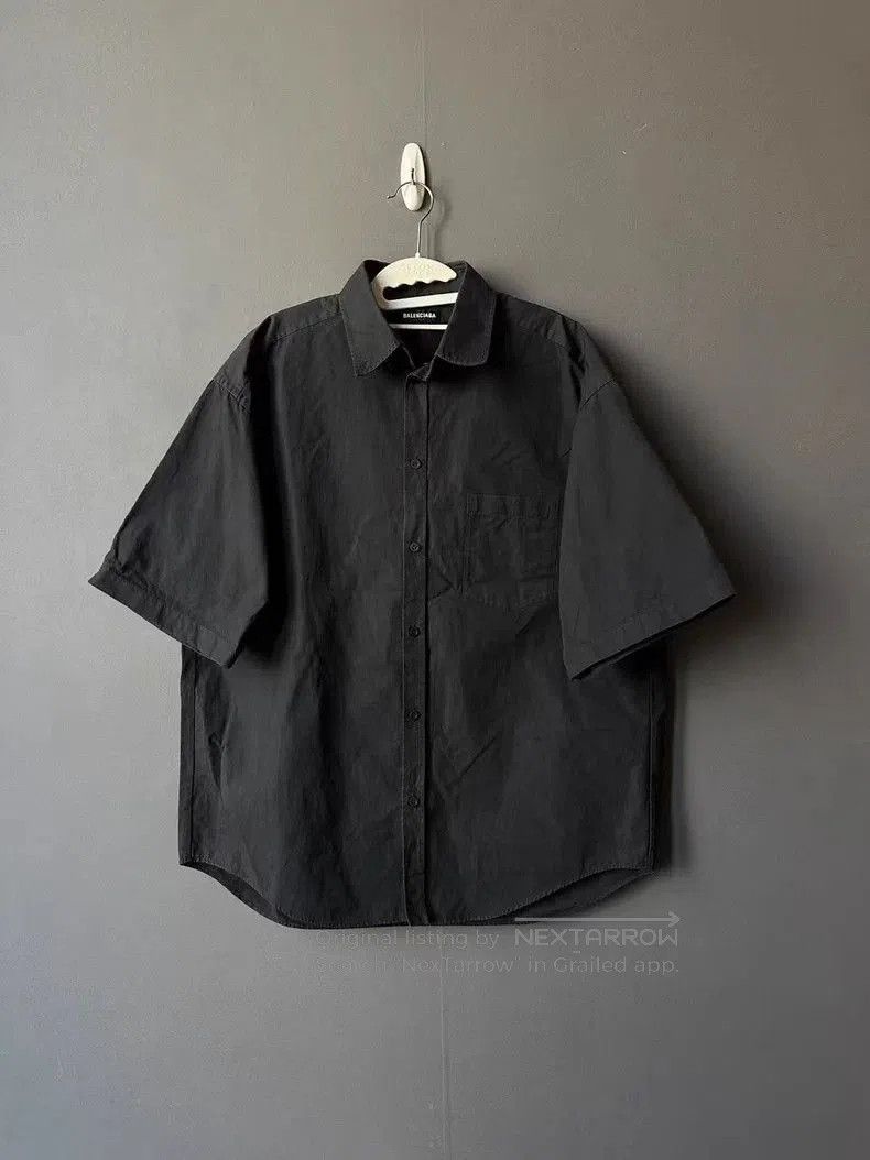 Balenciaga Balenciaga Short Sleeve Shirt. Size US S / EU 44-46 / 1 - 1 Thumbnail