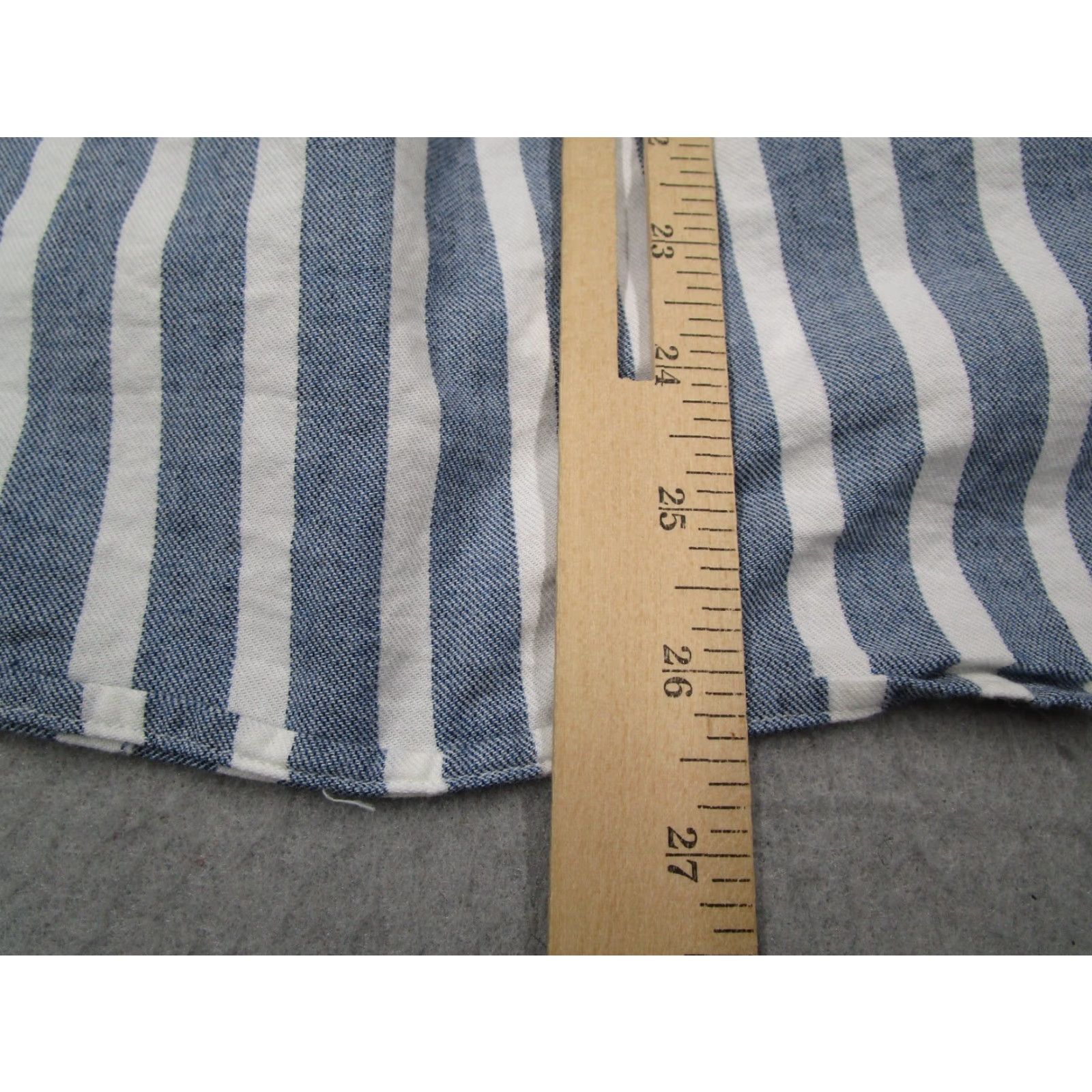 Vintage VINTAGE Grayson Women's Blue Striped Button-Up Shirt S Long Sleeve Casual Office Fall Spring Size S / US 4 / IT 40 - 7 Thumbnail