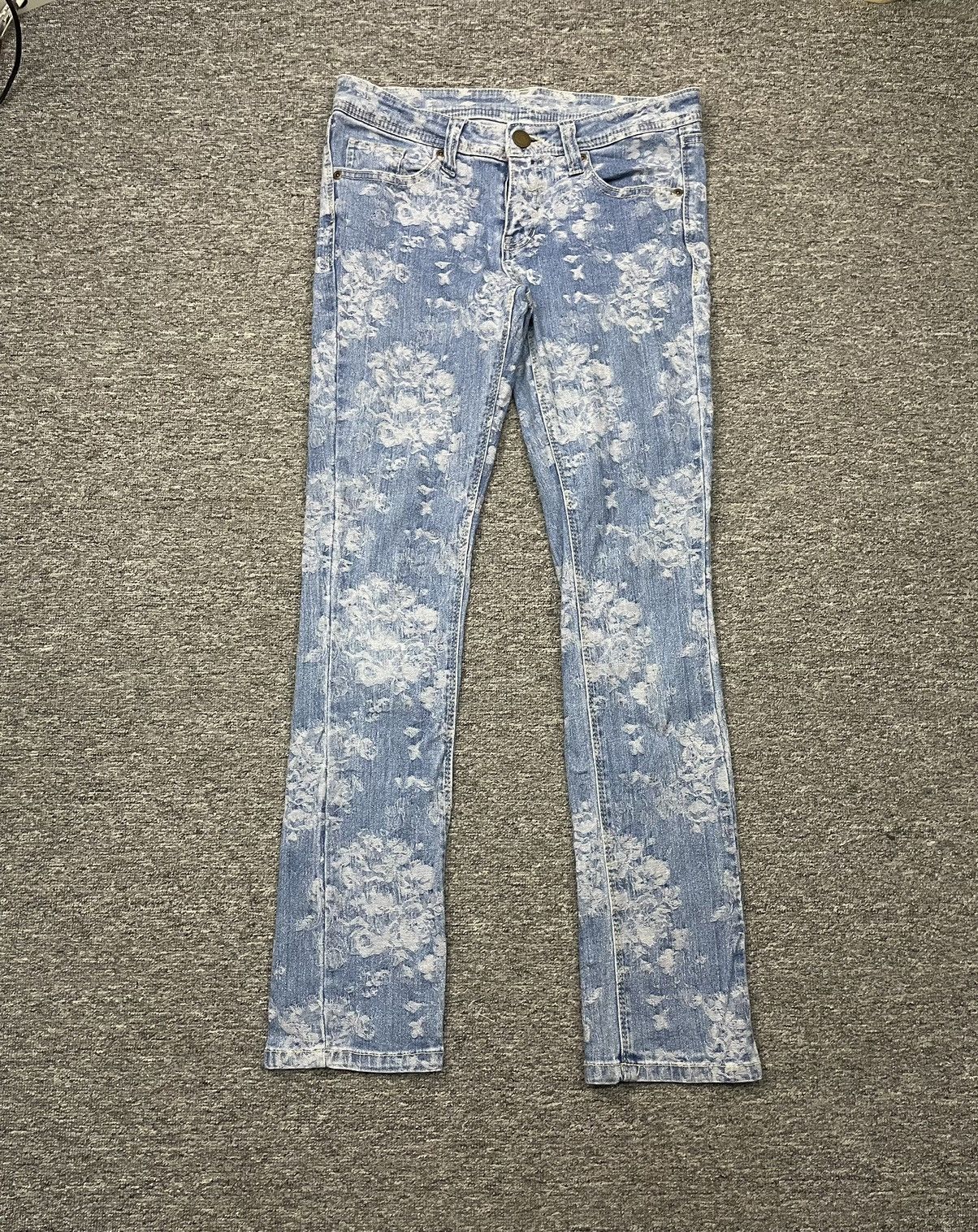 Japanese Brand Vintage Japanese Brand Floral Pattern Rose Jean Skinny Fit Size 30" / US 8 / IT 44 - 1 Thumbnail