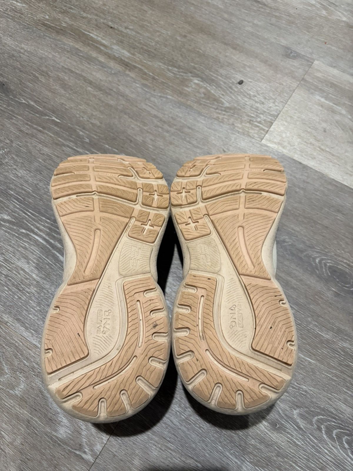 Brooks Brooks Adrenaline GTS 23 Running Shoes Beige Size US 10 / IT 40 - 15 Thumbnail
