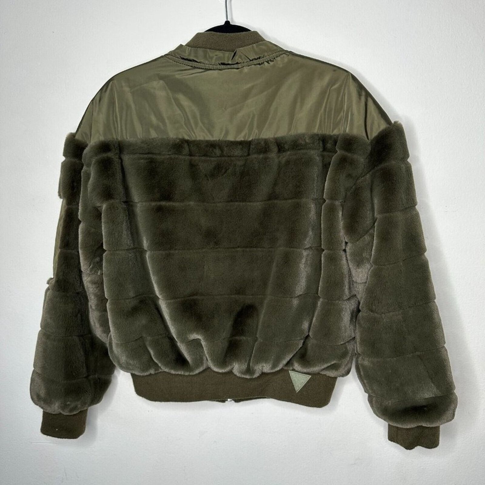 Guess NWOT Guess Felicia Olive Faux Fur Bomber Jacket Pockets XS Size XS / US 0-2 / IT 36-38 - 4 Thumbnail