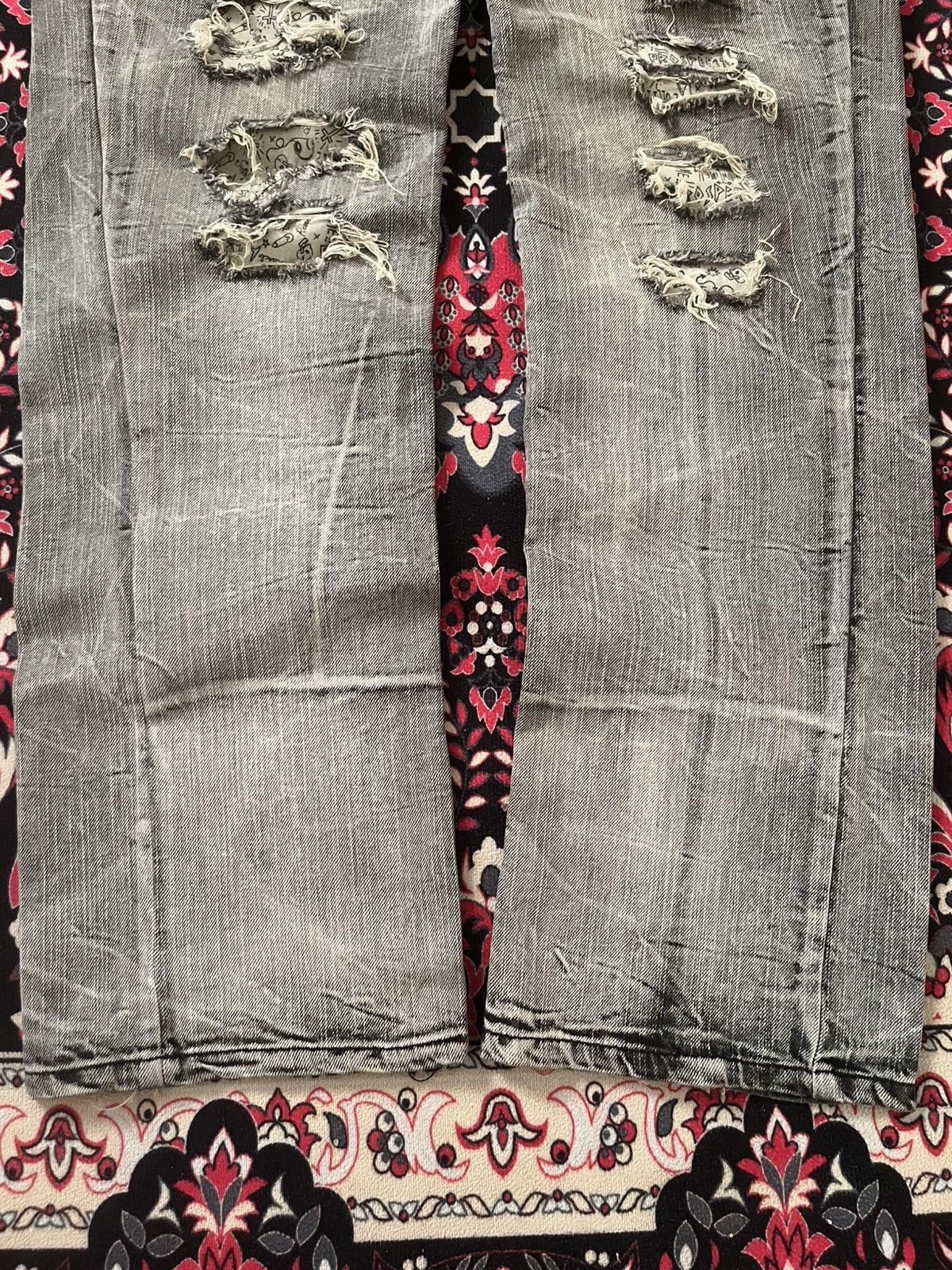 Le Grande Bleu (L.G.B.) ⚡️Trashed⚡️Vintage Japan Grunge Light Grey Distressed Jeans Size US 33 - 10 Thumbnail
