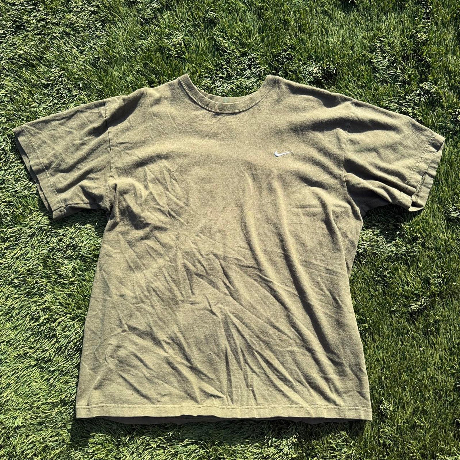Nike Vintage 00s Nike Swoosh Tee Green Embroidered Size L Men's Size US L / EU 52-54 / 3 - 1 Thumbnail