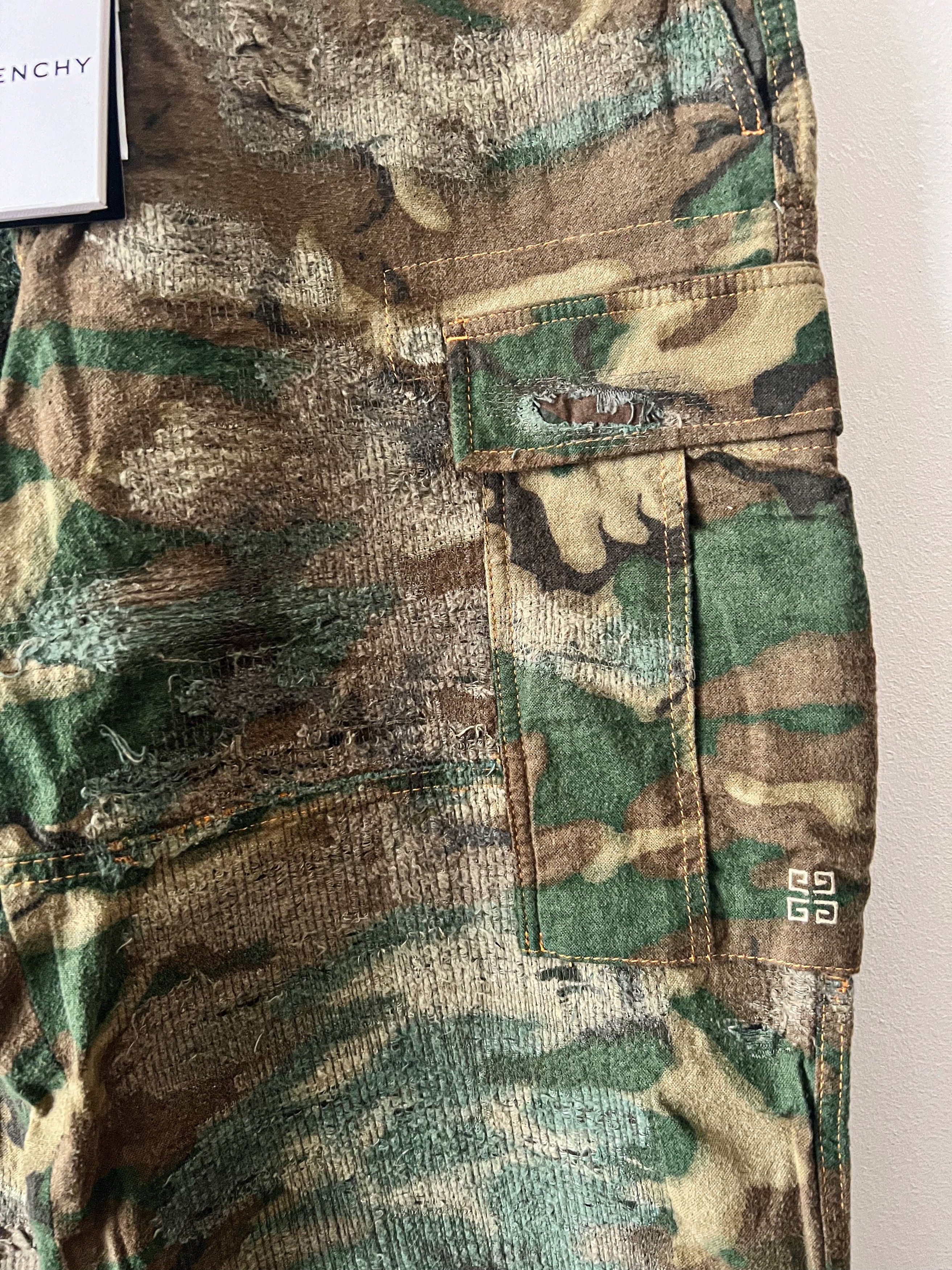 Givenchy Runway FW'23 Khaki Distressed Cargo Pants Size US 32 / EU 48 - 9 Thumbnail