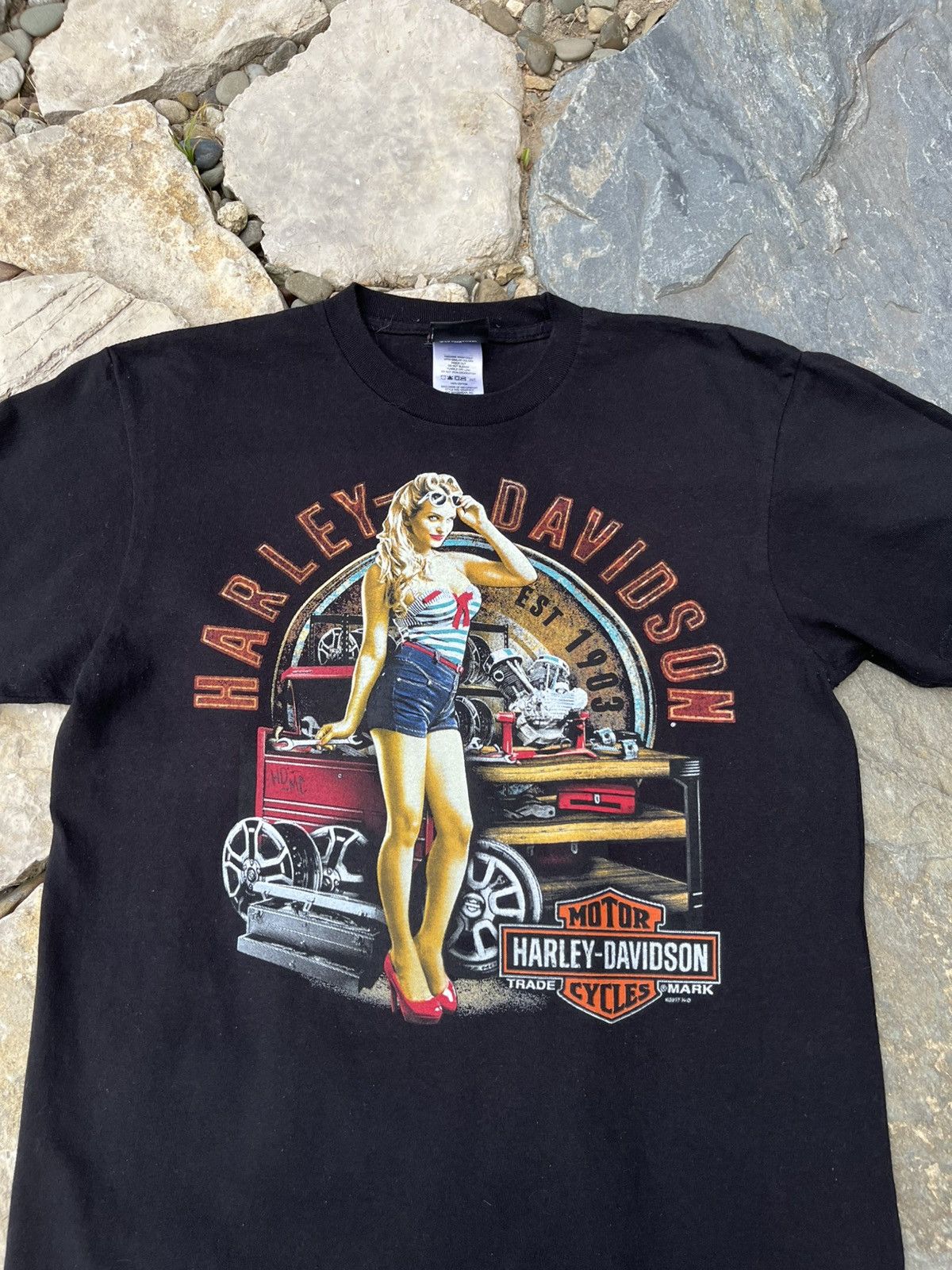 Harley Davidson Vintage Harley-Davidson pinup girl lady wheels t-shirt tee Size US M / EU 48-50 / 2 - 3 Thumbnail