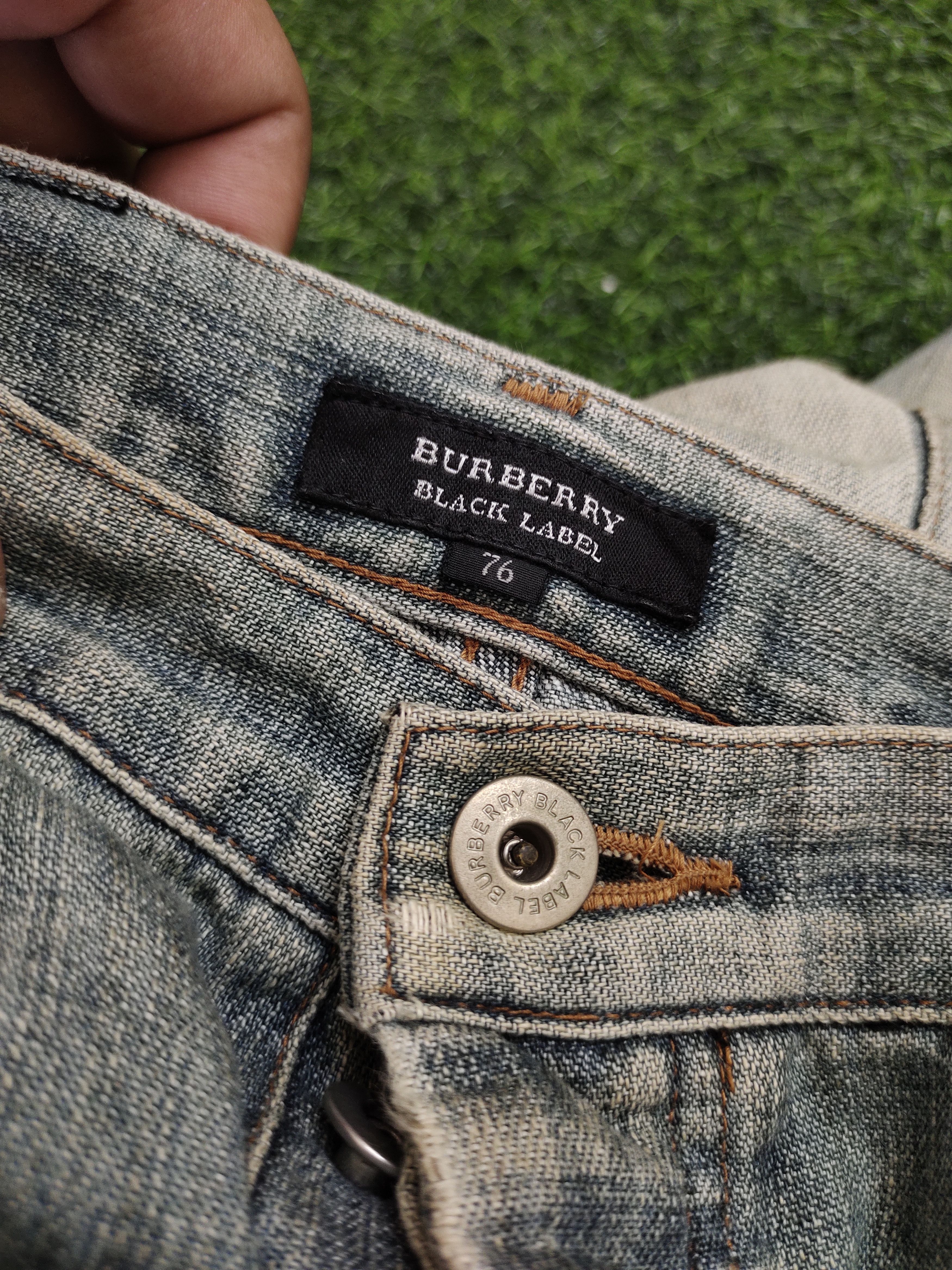 Burberry Vintage Y2k Burberry Distress Faded Denim Jeans Size US 31 - 17 Thumbnail