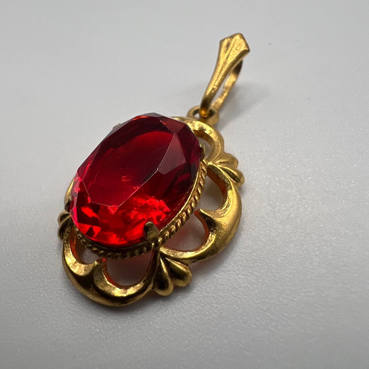 Vintage Vintage USSR Retro Style Jewelry Pendant Gold Tone Red Stone Size ONE SIZE - 5 Thumbnail