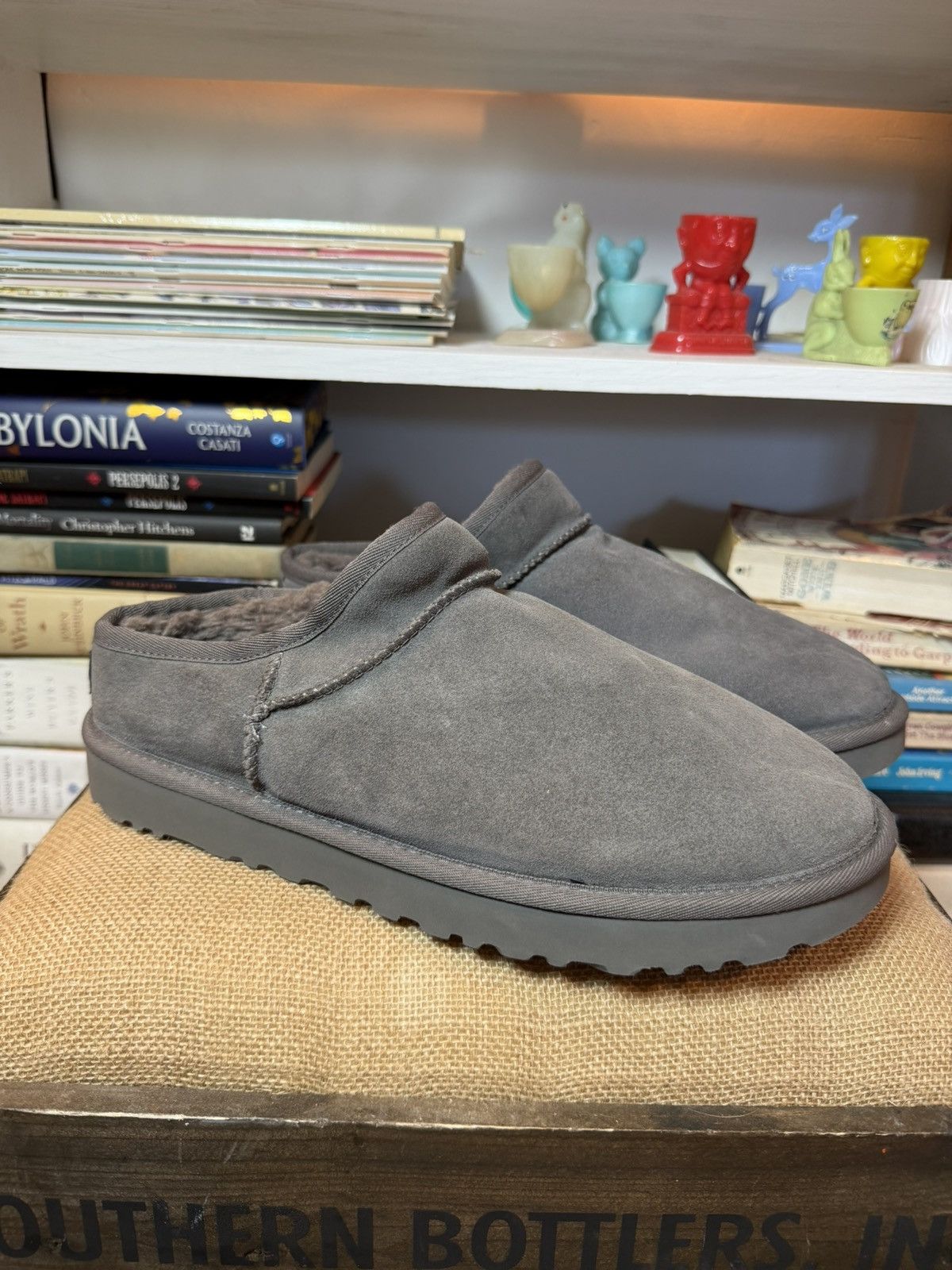 Ugg Ugg Classic Slipper Size US 10 / EU 43 - 1 Thumbnail