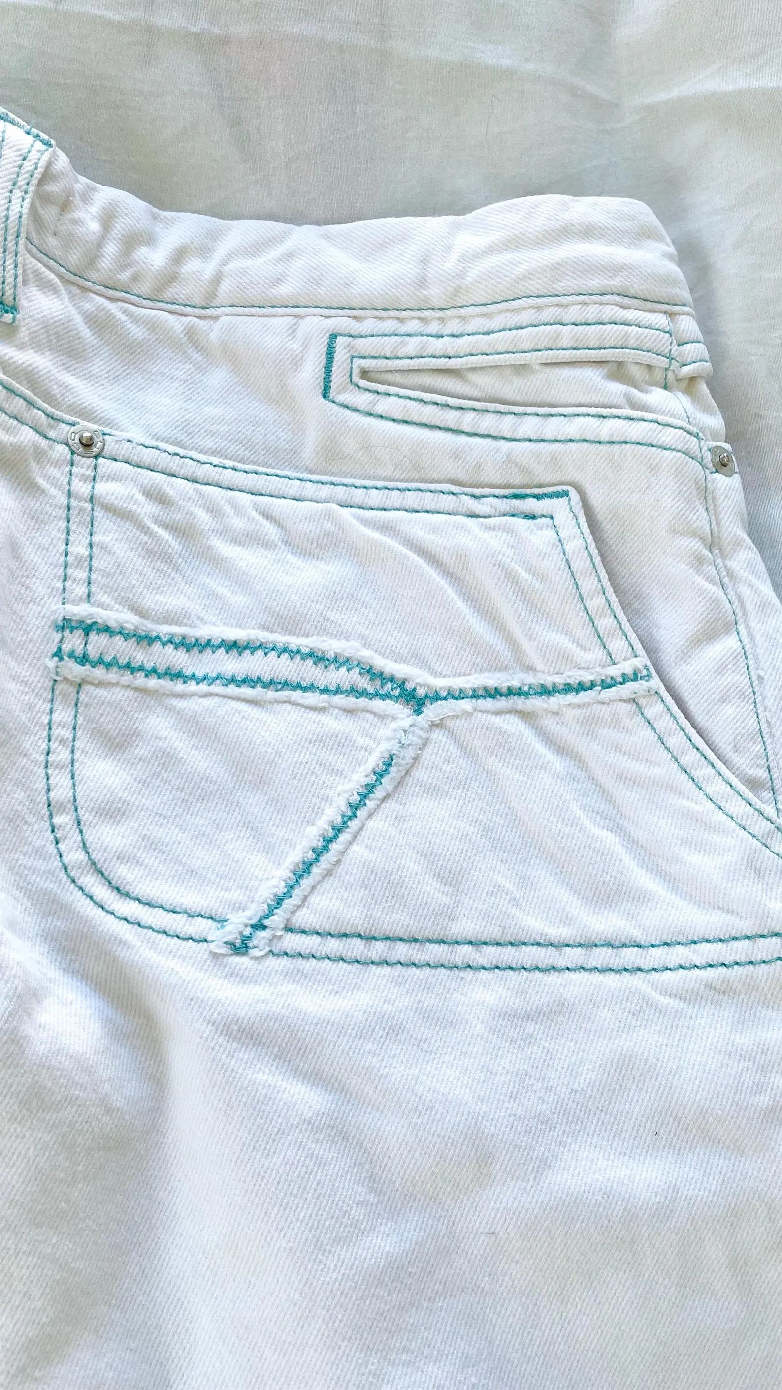 Custo Barcelona Y2K Custo Barcelona White Capri | Pedal Pushers | XS–S W29 Size 29" - 3 Thumbnail