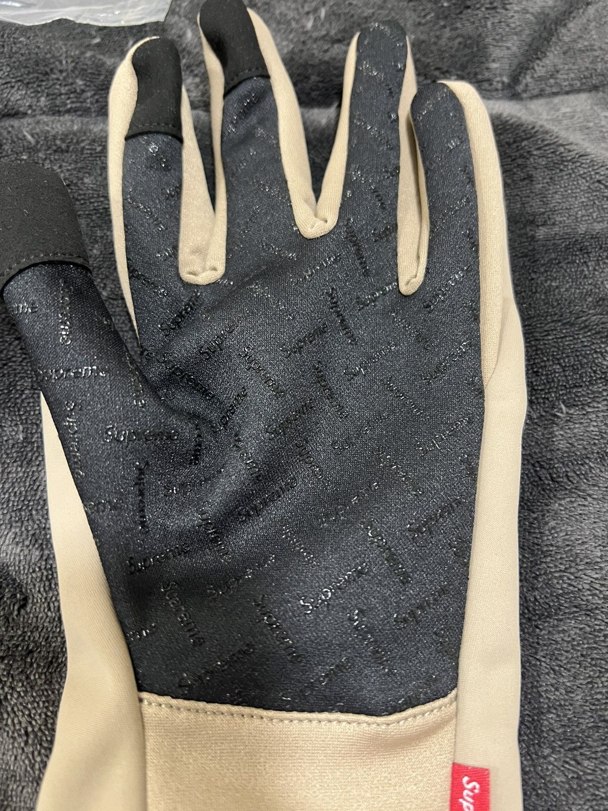 Supreme WINDSTOPPER Zip Gloves /