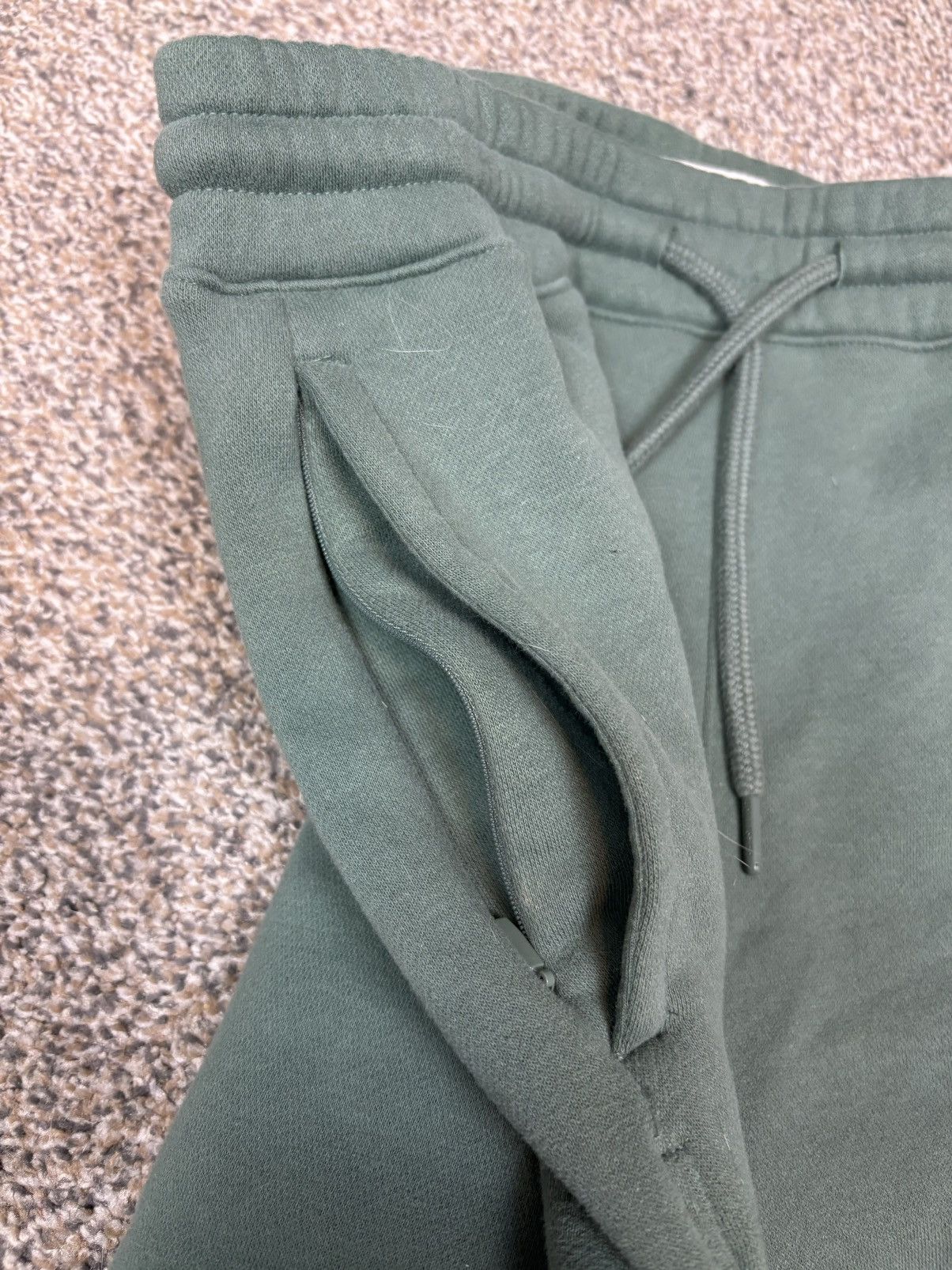 Hollister Hollister mid thigh green loose shorts Size US 32 / EU 48 - 5 Thumbnail