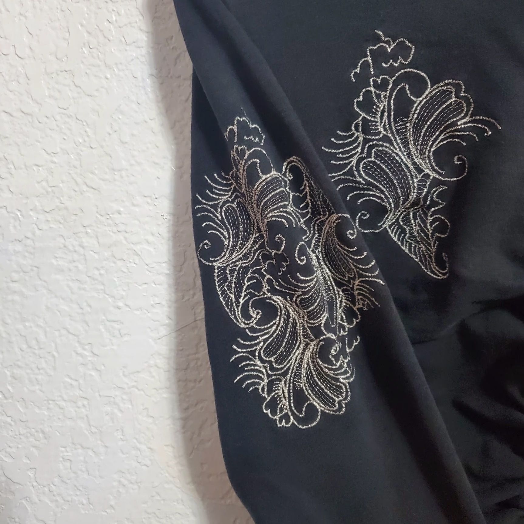 Vintage **Vertigo Paris Women Black Embroidered Full Zip Sweatshirt M Y2K** User: Vertigo Paris Women Black Embroidered Full Zip Sweatshirt M Y2K Size M / US 6-8 / IT 42-44 - 7 Thumbnail