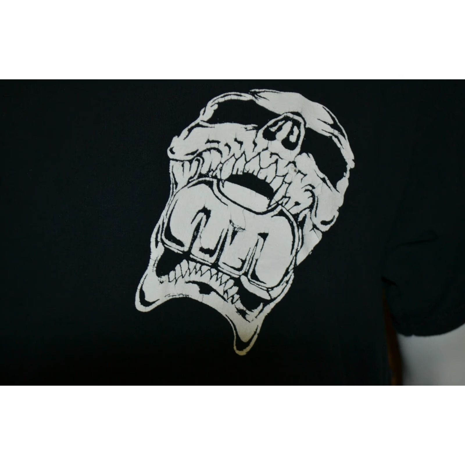 Gildan VTG Scarred Fight Gear Skull Fist MMA Cage Fighting Boxing T Shirt XL Michigan Size US XL / EU 56 / 4 - 2 Thumbnail