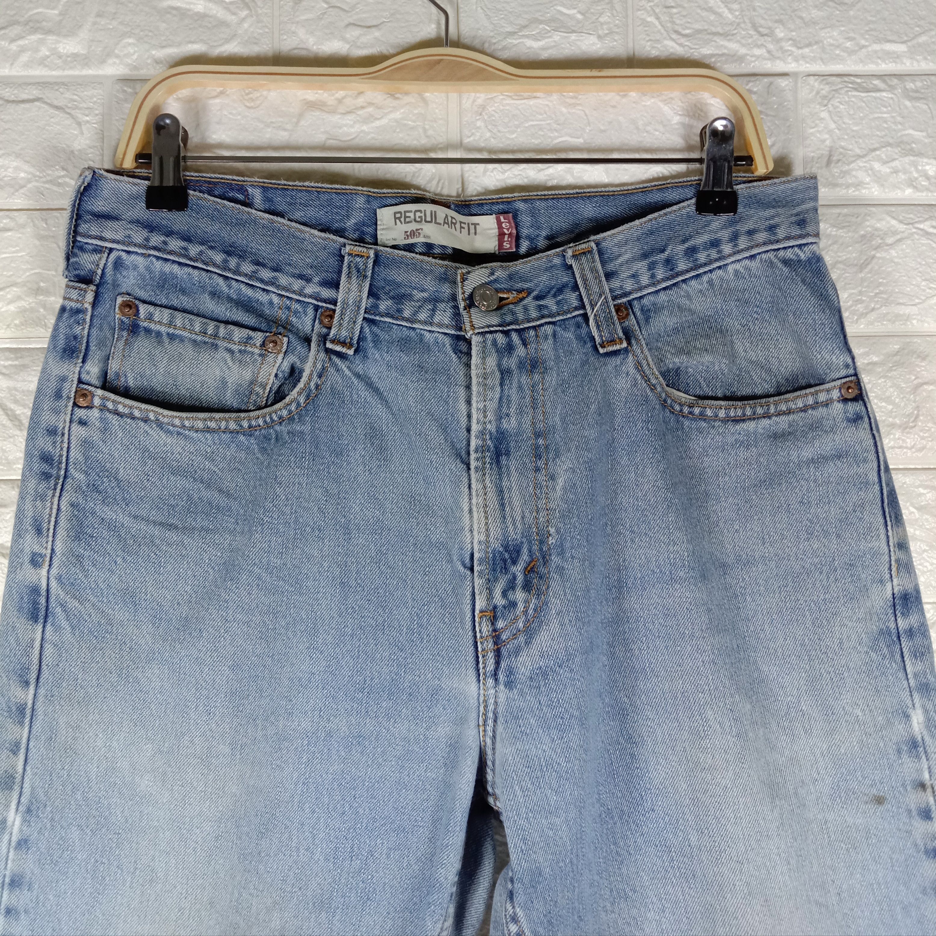 Levi's Vintage Levi's 505 Jeans Regular Fit Light Wash Denim Size US 33 - 2 Thumbnail