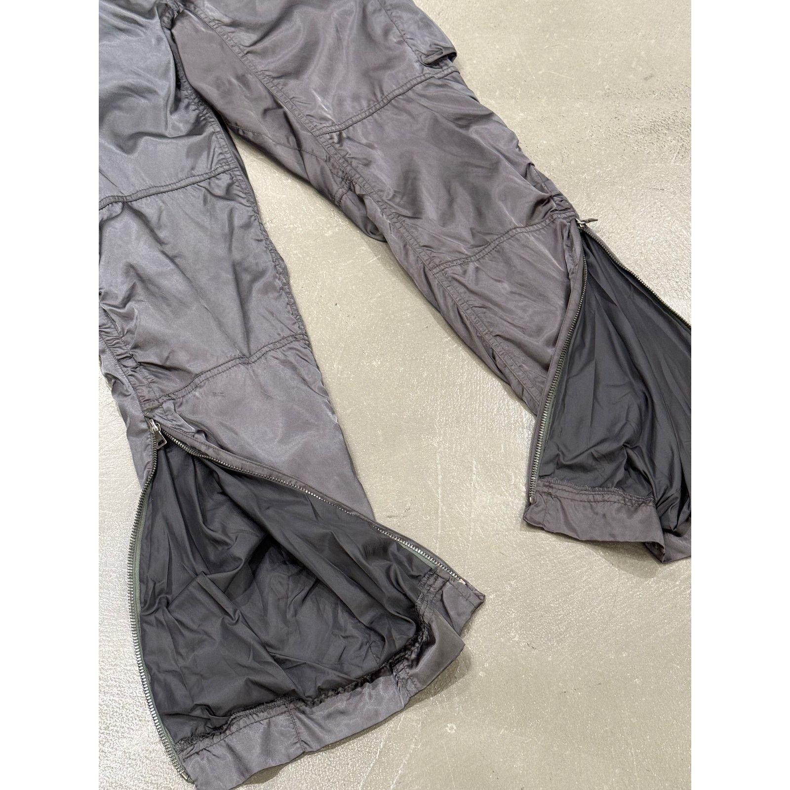 Prada 2000s Prada nylon cargo pants Size US 28 / EU 44 - 4 Thumbnail