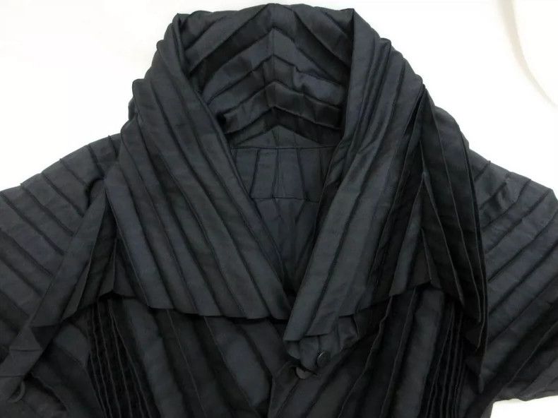 Issey Miyake Issey Miyake size:2 Black origami coat Size XS / US 0-2 / IT 36-38 - 3 Thumbnail