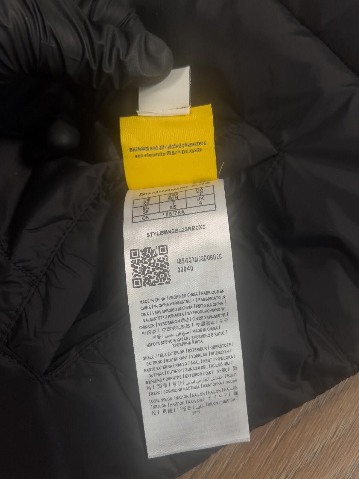 Guess 💥 Guess Originals x Batman Reversible Black Puffer Vest XS Size US XS / EU 42 / 0 - 10 Thumbnail