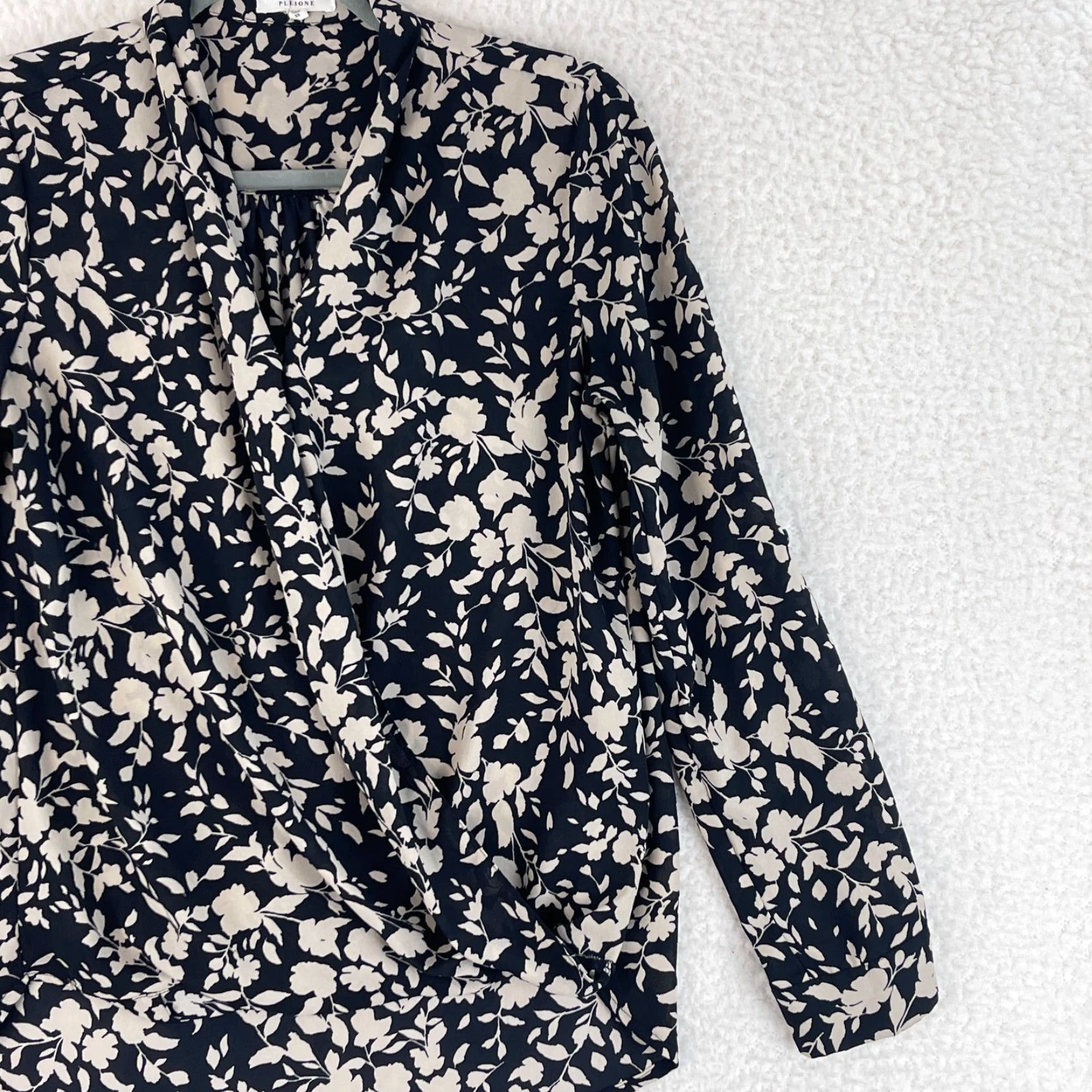 Vintage Pleione Black Floral Print Long Sleeve Shirt Womens XS Draped Neck Sheer, Bohemian Casual Blouse Size XS / US 0-2 / IT 36-38 - 3 Thumbnail