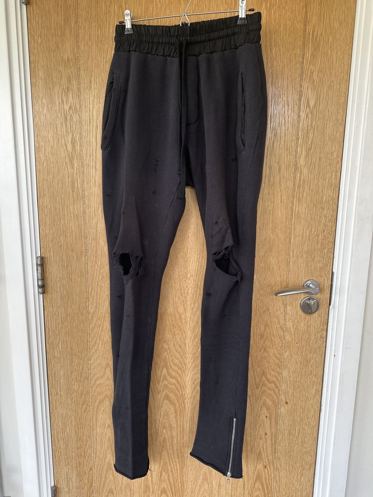 Amiri Thrasher Sweatpants Size US 30 / EU 46 - 1 Thumbnail
