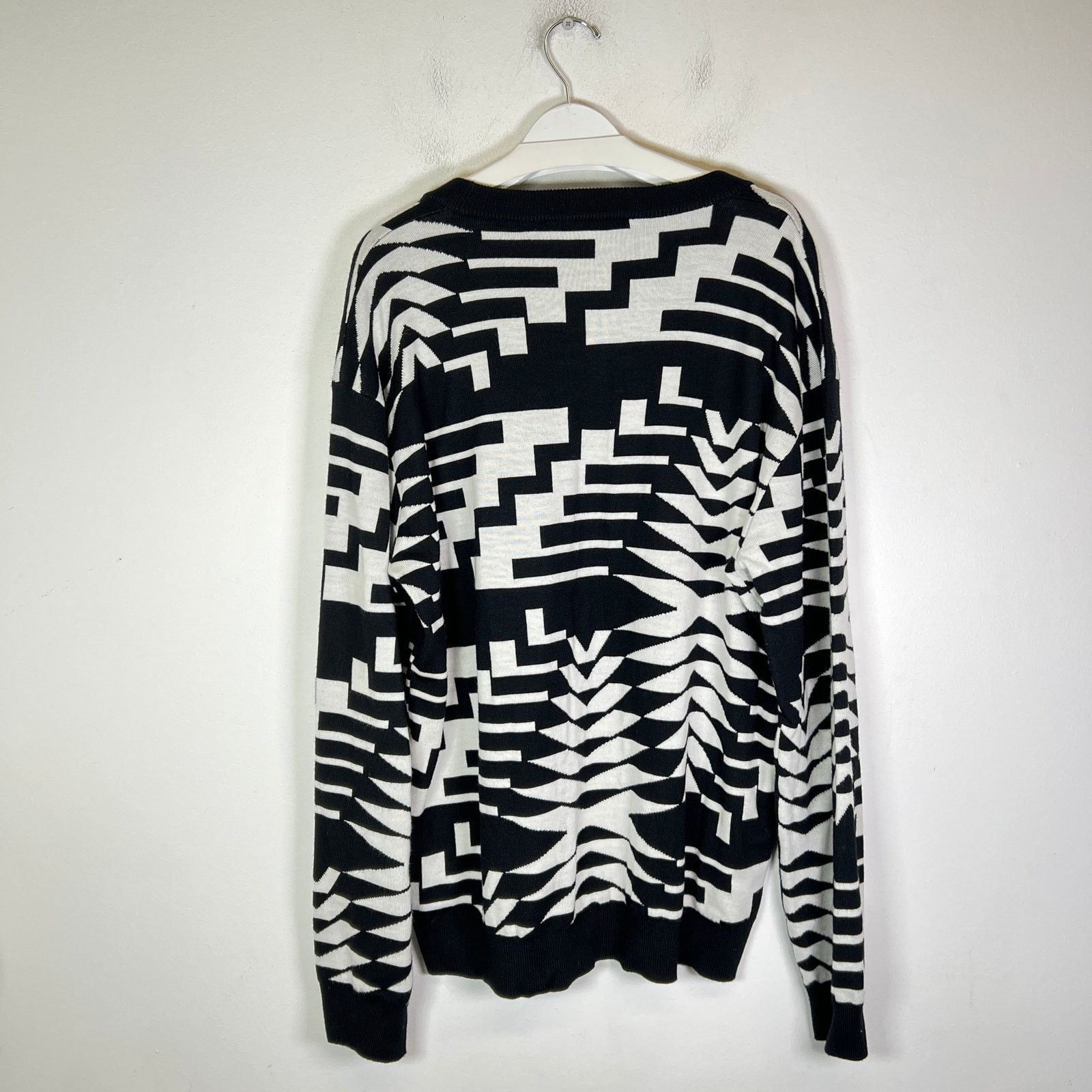 Louis Vuitton Louis Vuitton Geometric Fire Tree Monogram Sweater Size US XL / EU 56 / 4 - 2 Thumbnail