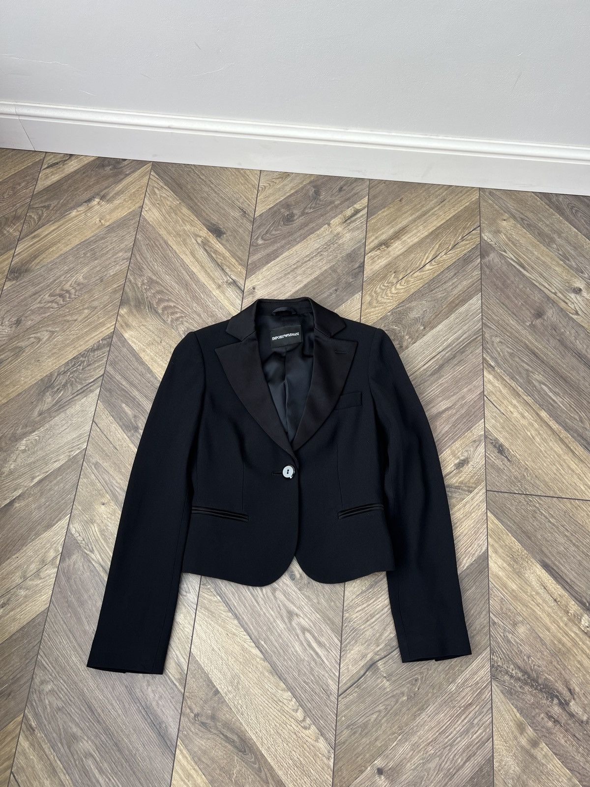 Emporio Armani Vintage Emporio Armani Women’s Black Cropped Tuxedo Blazer Size XS / US 0-2 / IT 36-38 - 3 Thumbnail