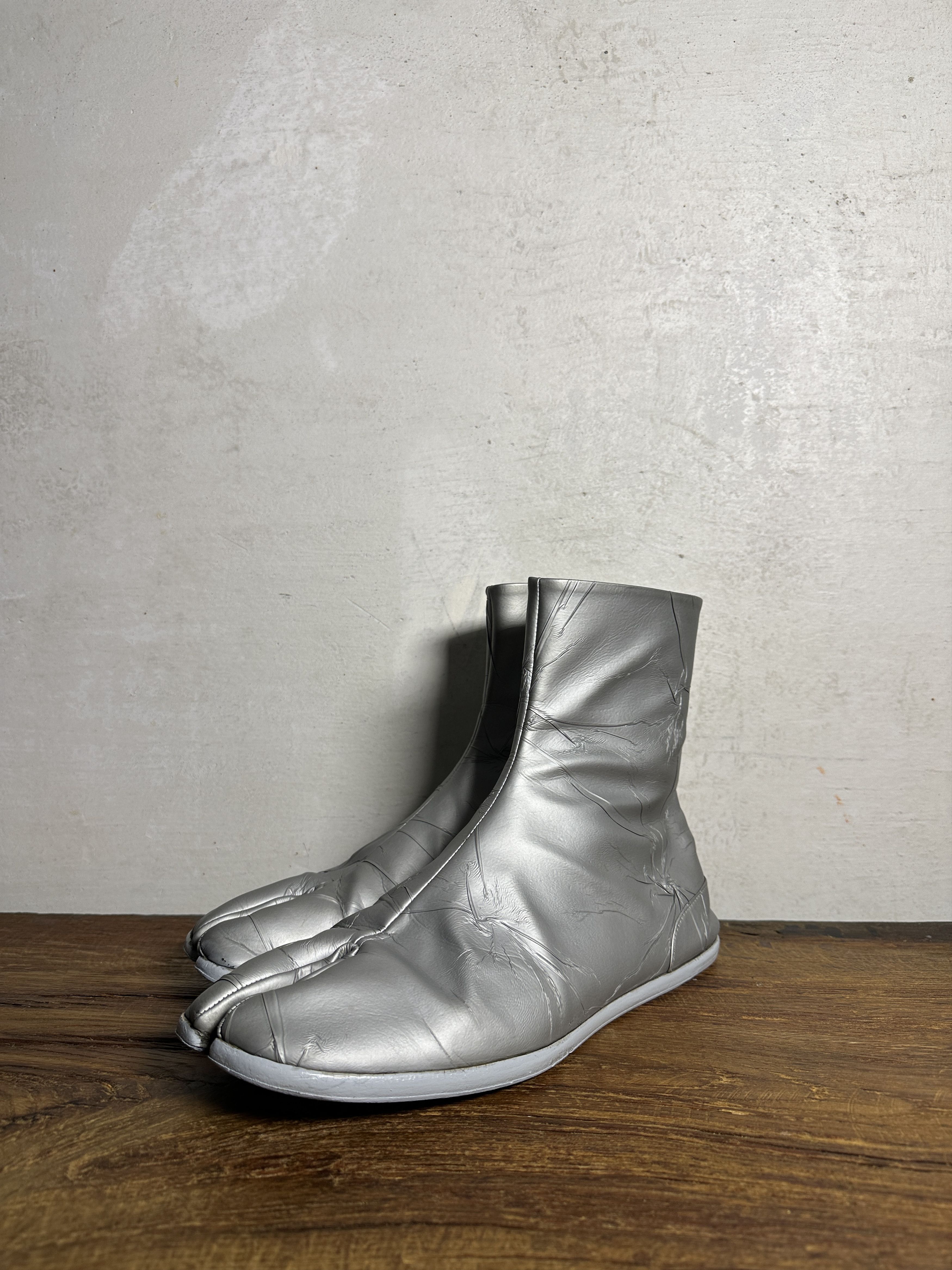 Maison Margiela Maison Margiela’s FW19 Silver Metallic Tabi Boots Size US 10 / EU 43 - 3 Thumbnail