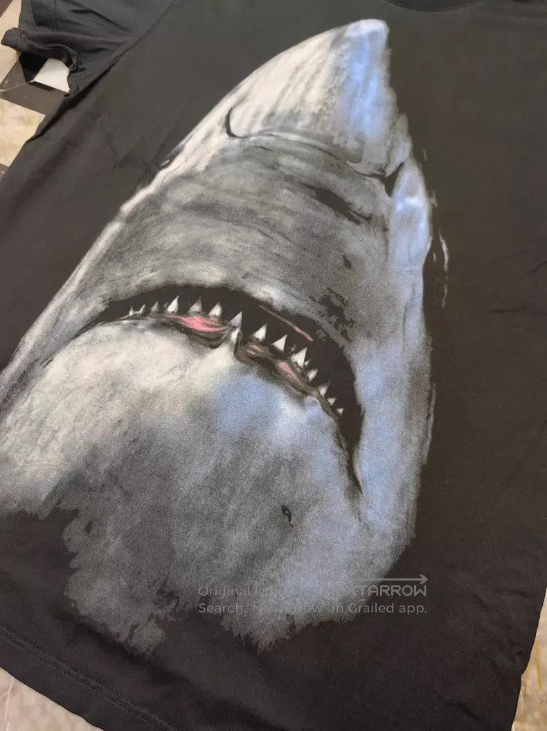 Givenchy Givenchy Classic shark pattern printed short-sleeve T-shir Size US XXS / EU 40 - 4 Thumbnail