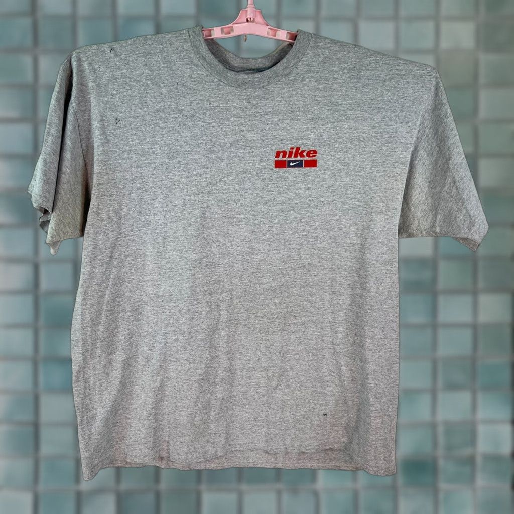 Nike VINTAGE Nike Shirt Adult XL Gray Authentic Athletics Graphic Tee Distressed USA 90s Mens Size US XL / EU 56 / 4 - 1 Thumbnail