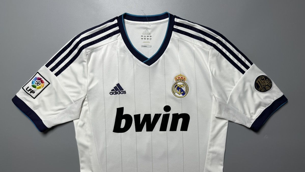 Adidas REAL MADRID 2012/2013 FOOTBALL HOME JERSEY #8 KAKA Size US S / EU 44-46 / 1 - 3 Thumbnail