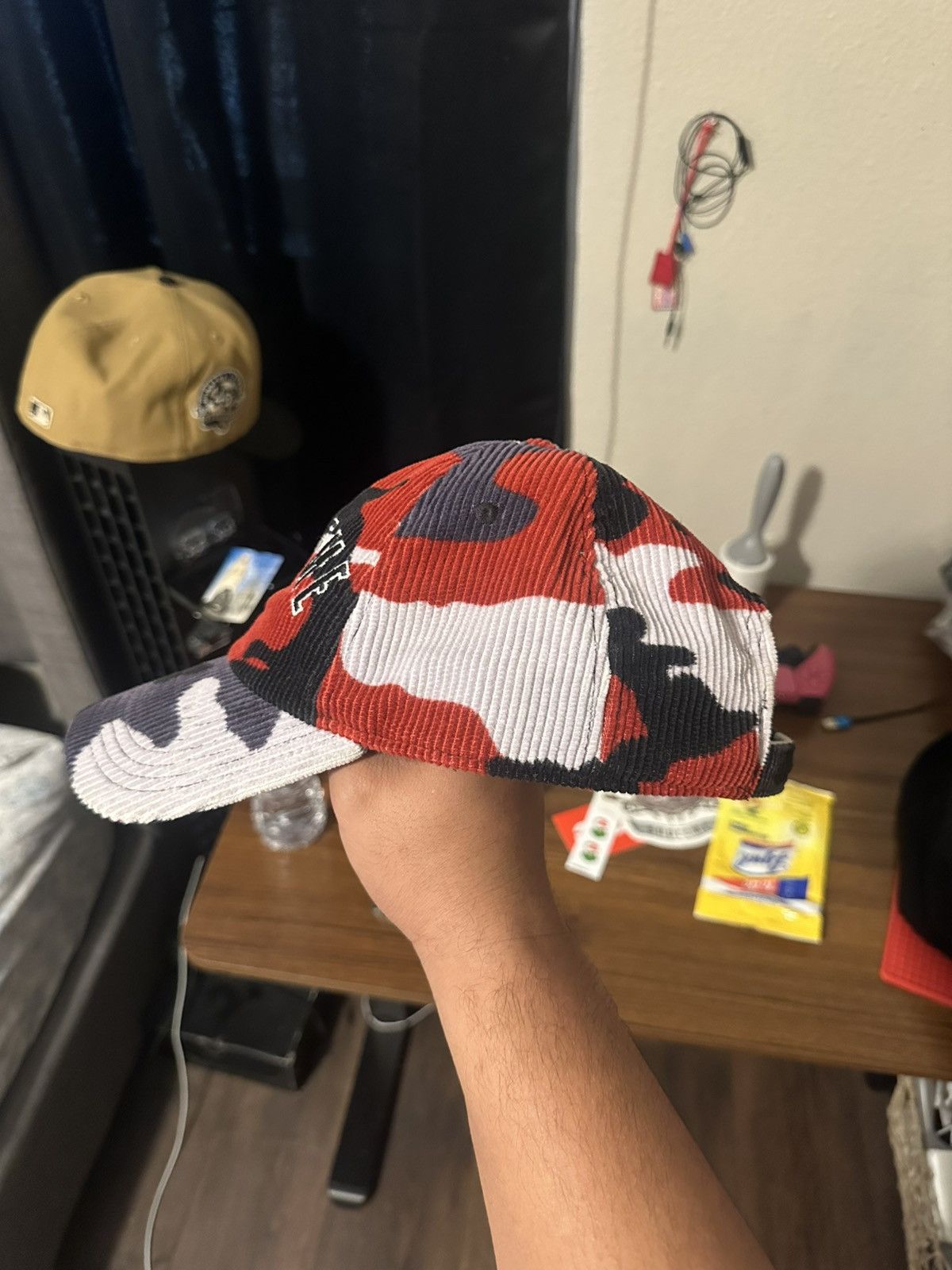 Nike × Supreme Supreme Nike Swoosh Arc Corduroy Hat Red Camo Size ONE SIZE - 3 Thumbnail