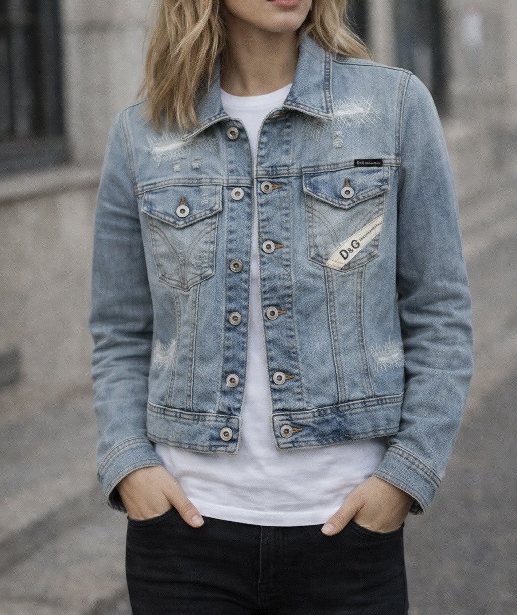 Dolce & Gabbana D&G Distressed Denim Jacket Light Wash Vintage Size XS / US 0-2 / IT 36-38 - 1 Thumbnail