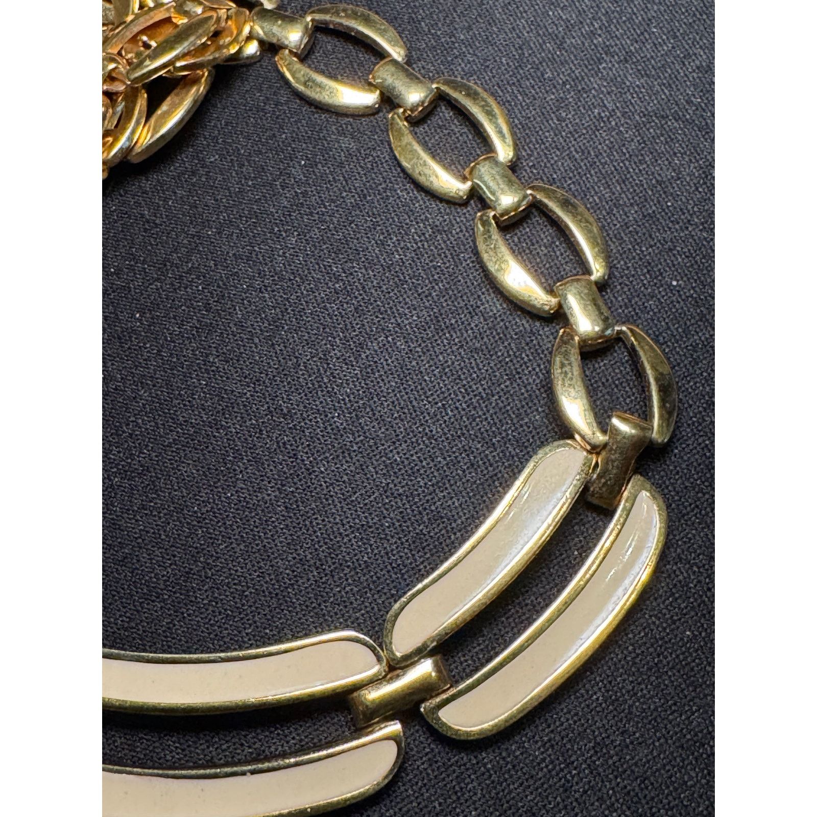Other Napier Gold Tone Enamel Cream Necklace Fold Over Clasp 12in Size ONE SIZE - 3 Thumbnail