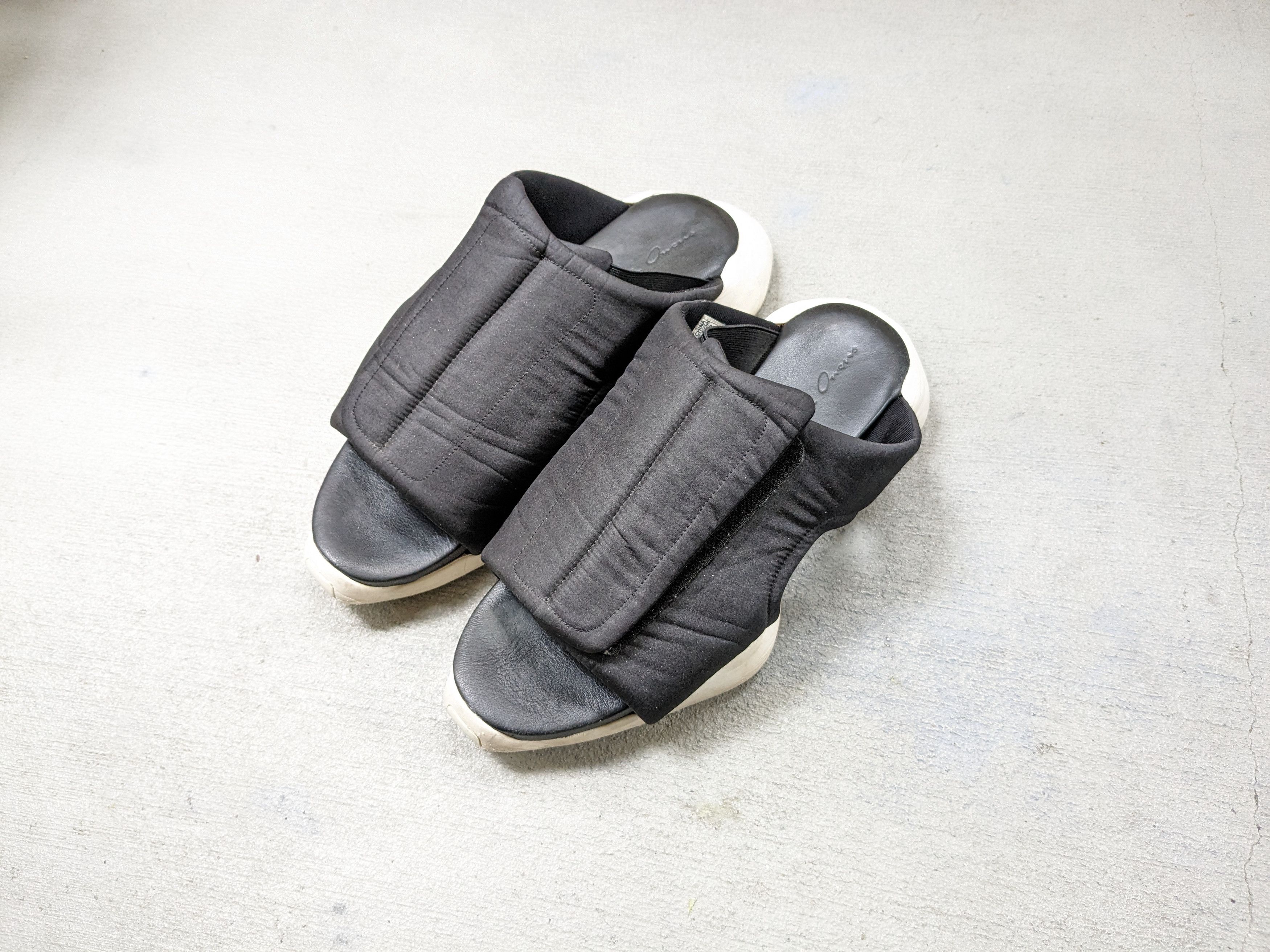 Adidas × Rick Owens Rick Owens x Adidas Clog Sandals 10 Black White AQ2822 Size US 10 / EU 43 - 4 Thumbnail