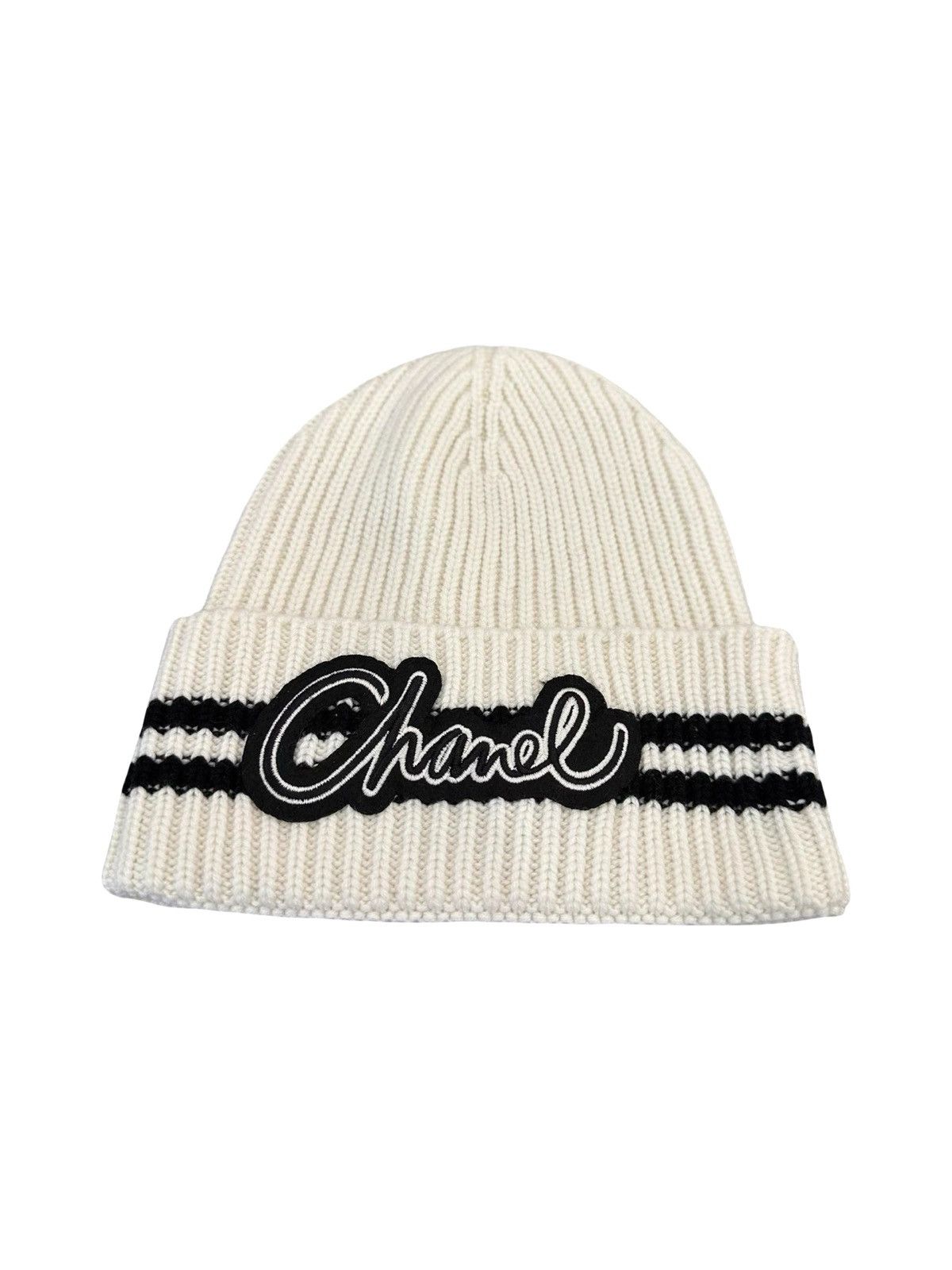 Pre-owned Chanel Cashmere Embroidered Logo Beanie In White