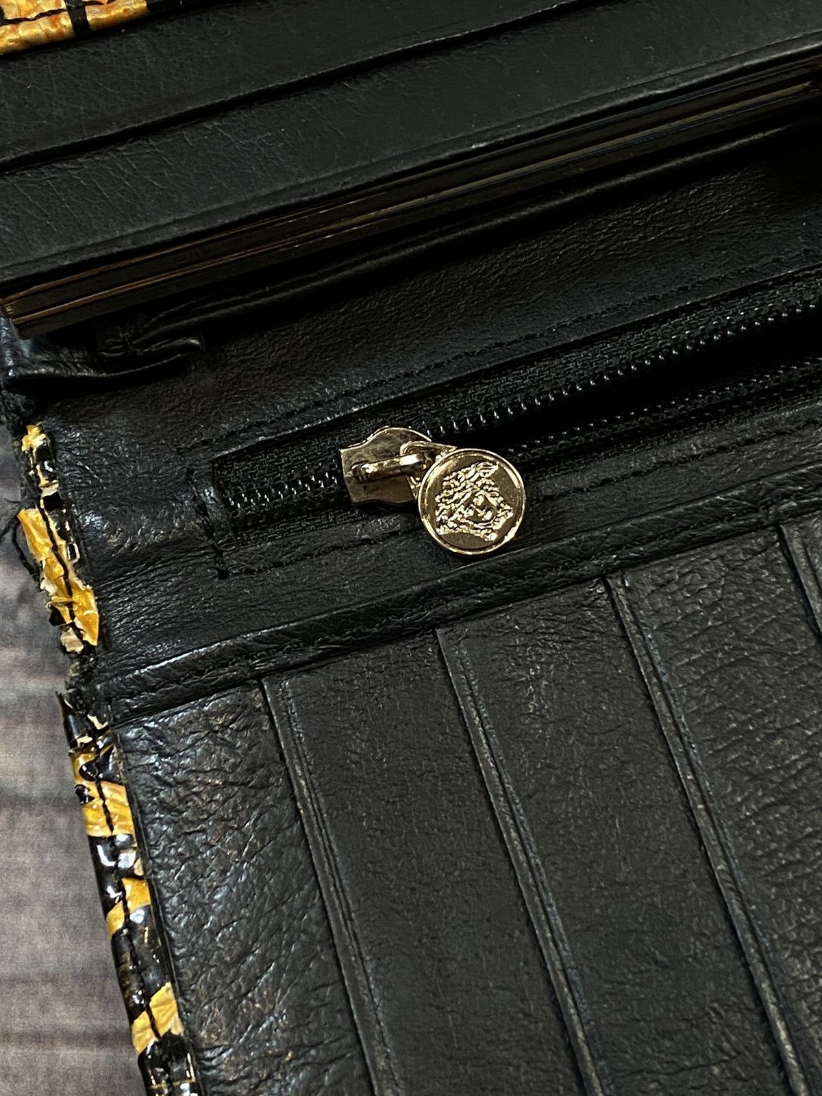 Versace Versace golden honeycomb vintage wallet Size ONE SIZE - 7 Thumbnail
