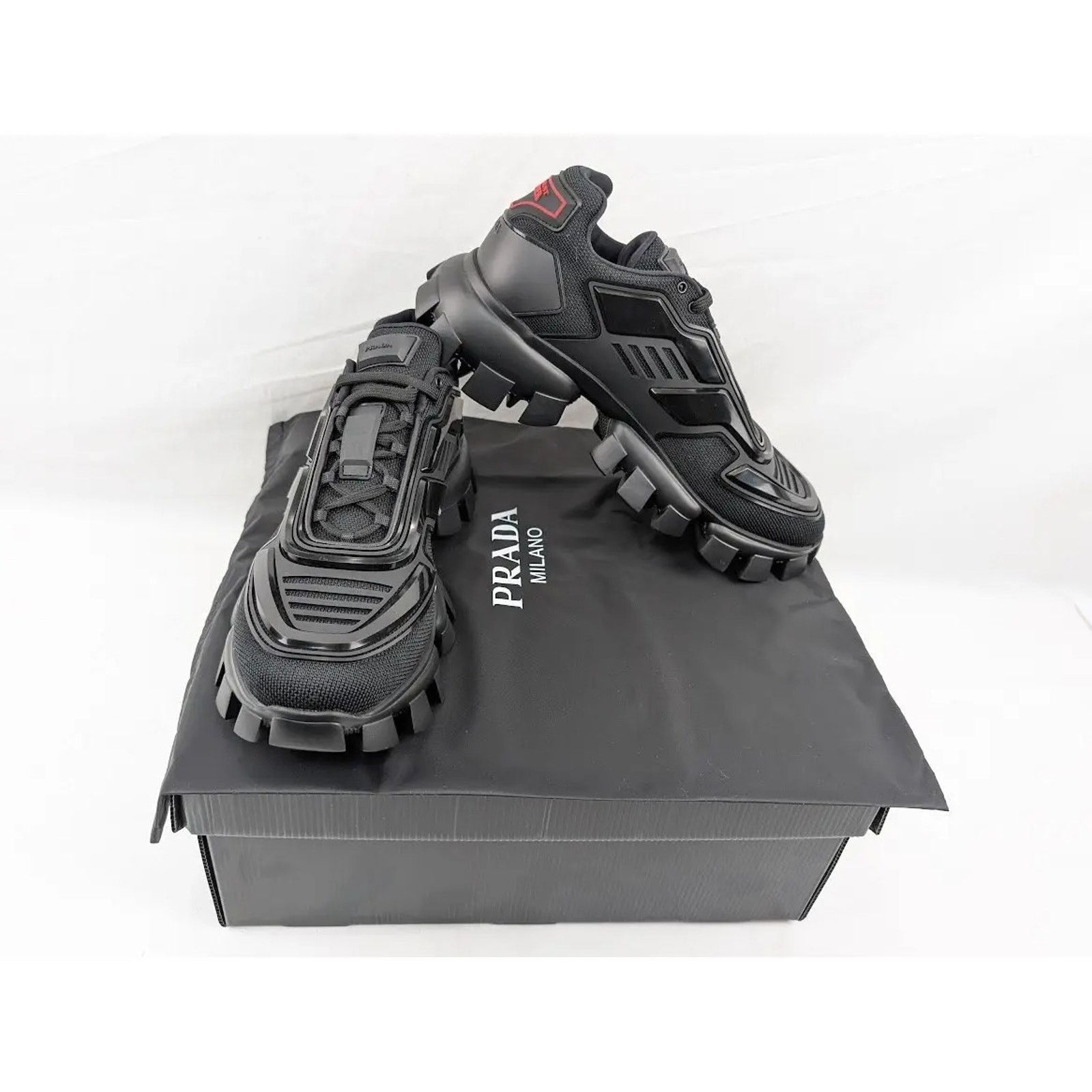 o1rshd1 Cloudbust Thunder Rubber Knit Sneakers in Nero