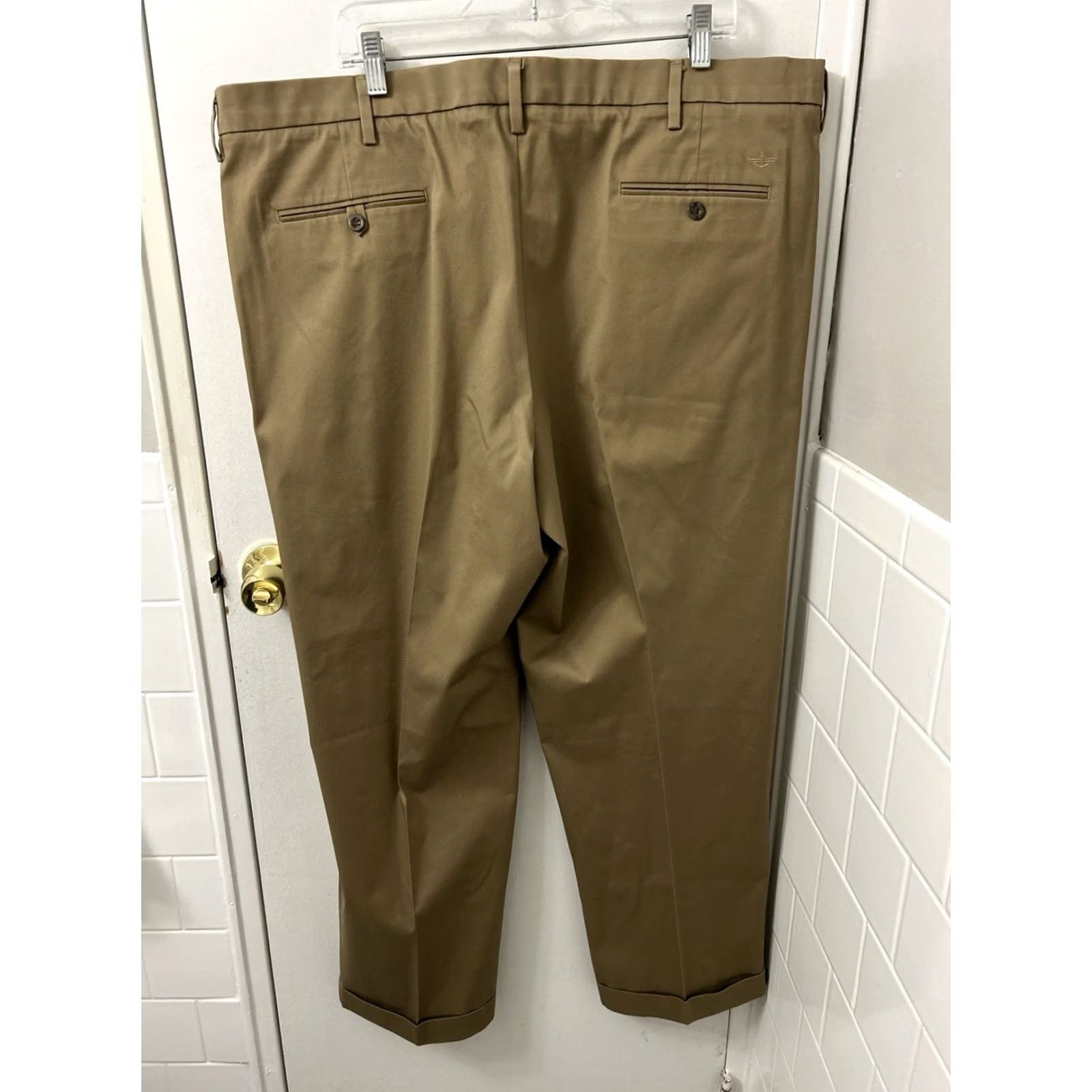 Dockers Dockers Pants Mens 44x31 Tan Khaki Relaxed Fit Pleated Cuffed Chino Trousers Size US 44 / EU 60 - 6 Thumbnail