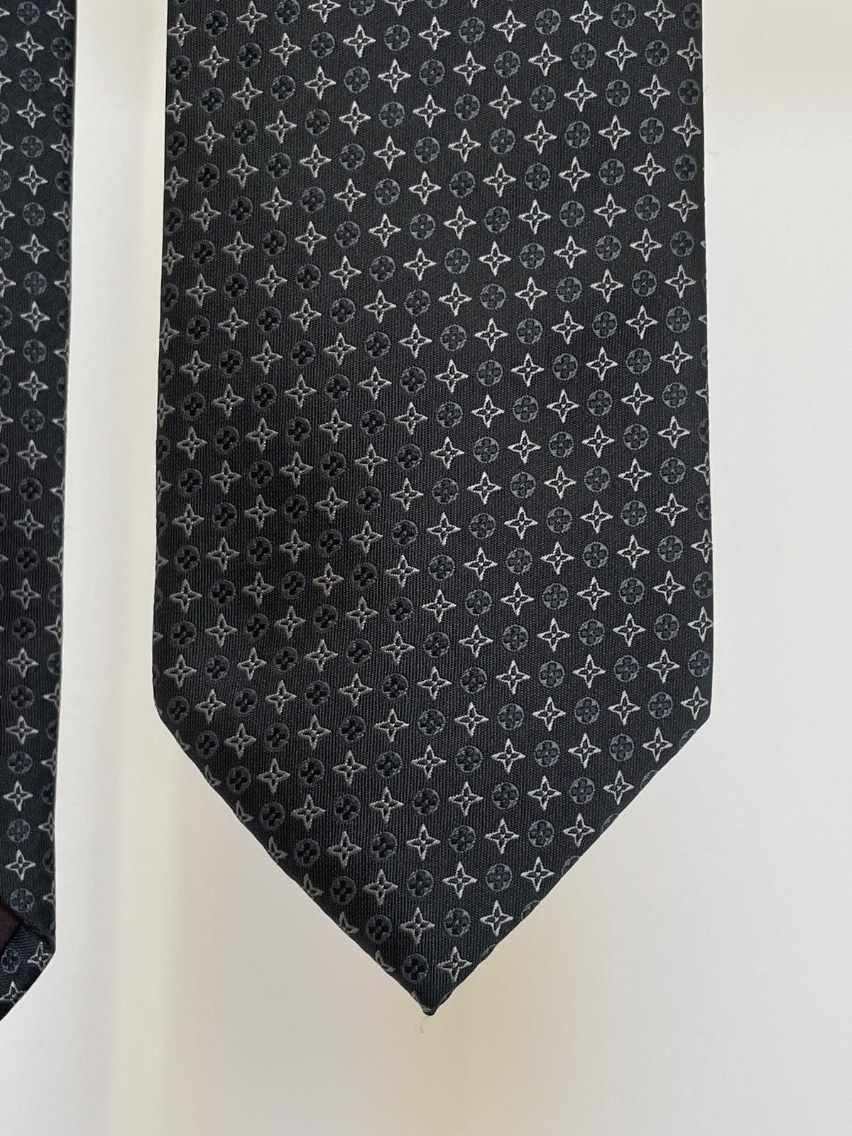 Louis Vuitton Louis Vuitton LV silk tie Size ONE SIZE - 5 Thumbnail