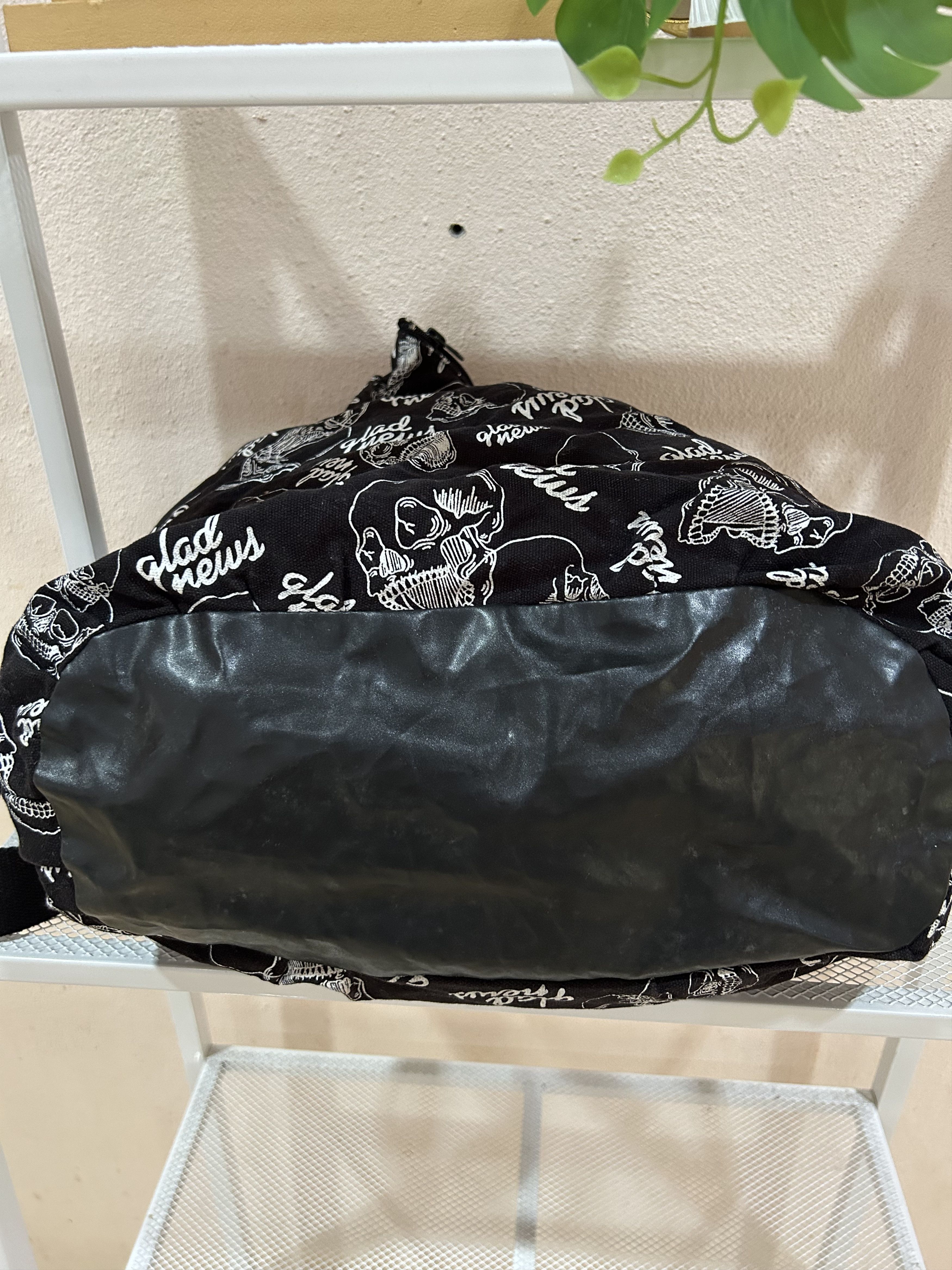 If Six Was Nine Glad News Skull Printed Cross Body Y2K Heisei Gothic Punk Size ONE SIZE - 3 Thumbnail
