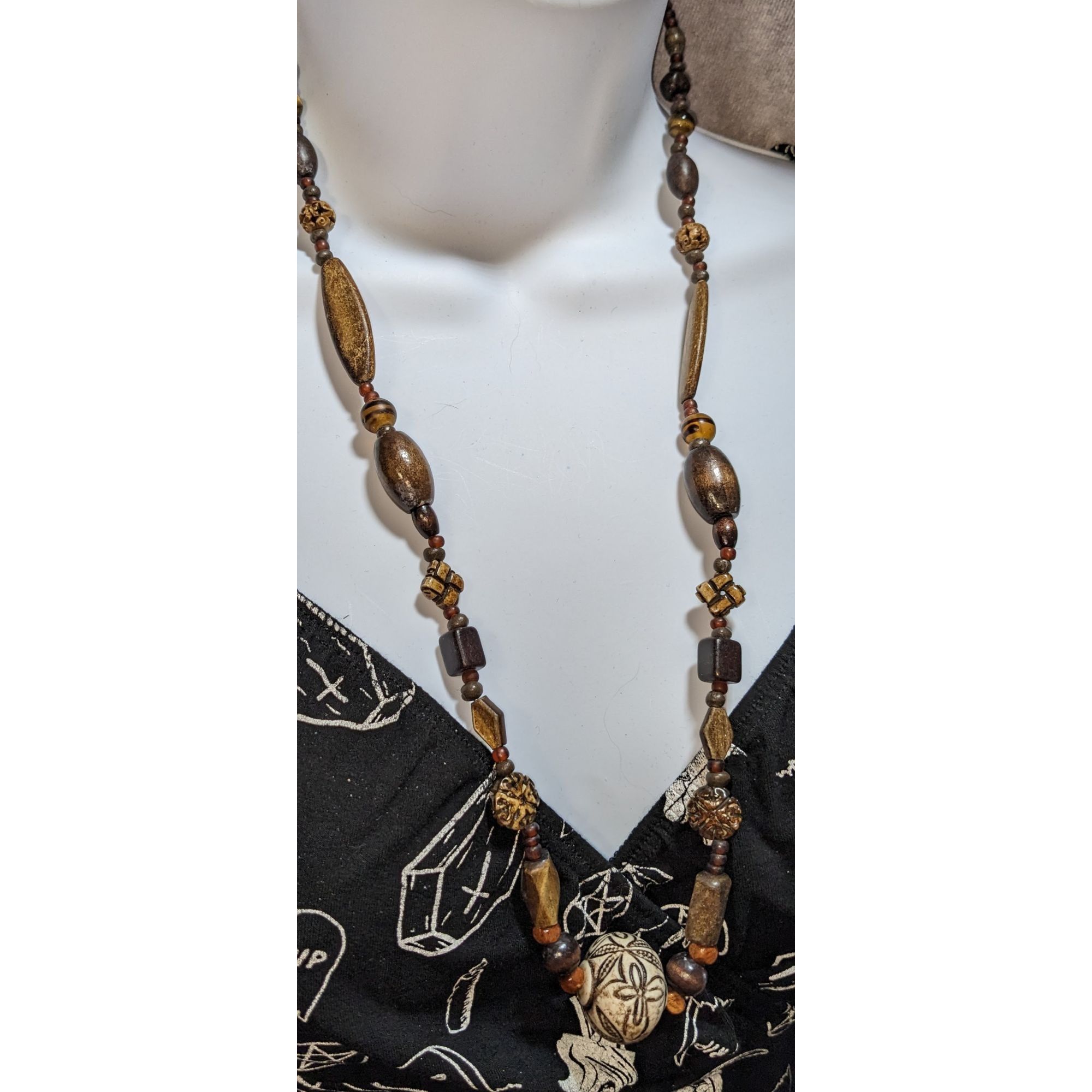 Handmade Vintage Handmade Rustic Beaded Necklace With Carved Floral P Size ONE SIZE - 2 Thumbnail