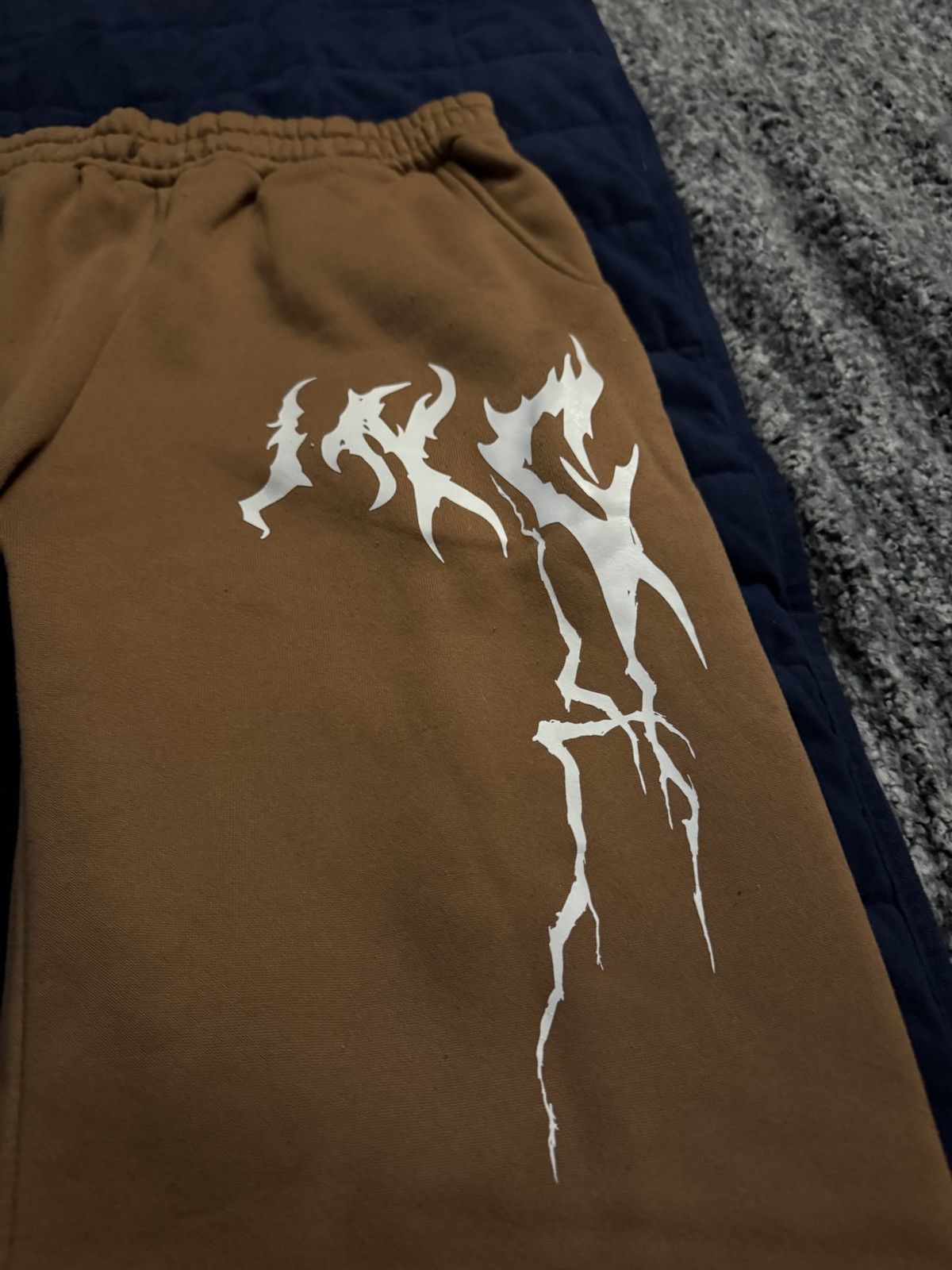 Other Baggy Brown sweatpants with whit design Size US 34 / EU 50 - 3 Thumbnail