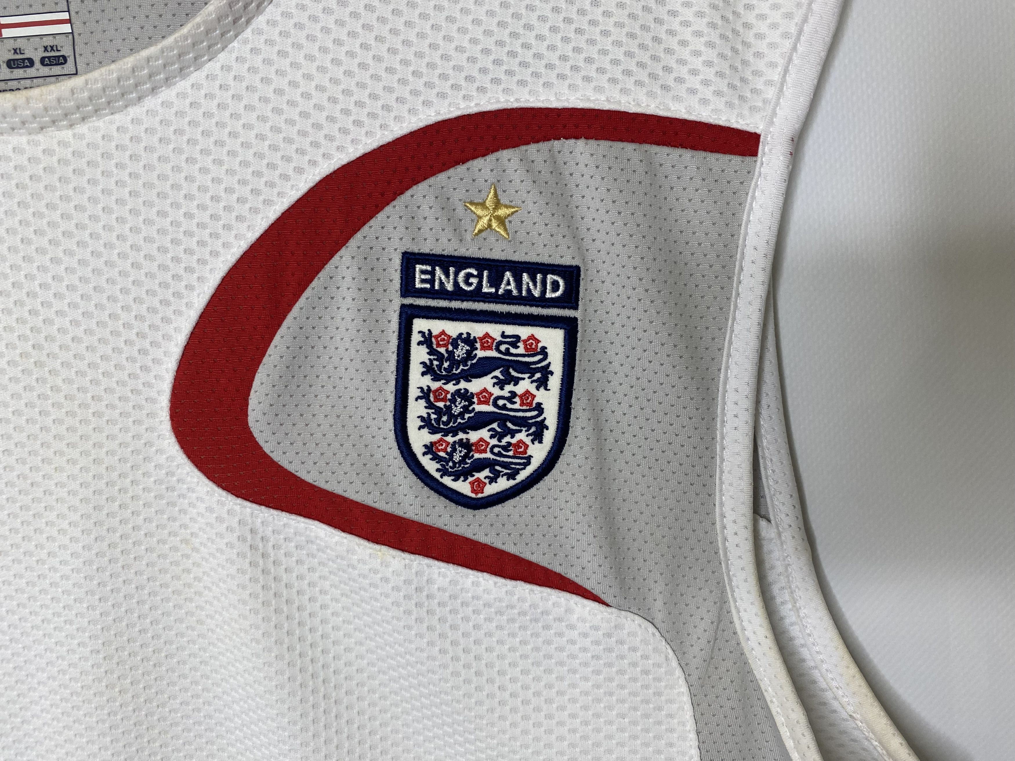Umbro ENGLAND TEAM 2006 TRAINING VEST FOOTBALL SHIRT SOCCER JERSEY Size US XL / EU 56 / 4 - 3 Thumbnail