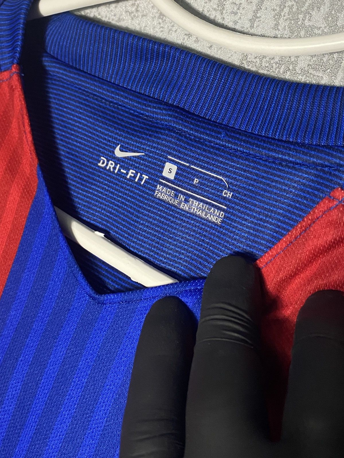 Nike Barcelona Nike Home Soccer Jersey 2017 Football Shirt Sz S Size US S / EU 44-46 / 1 - 3 Thumbnail