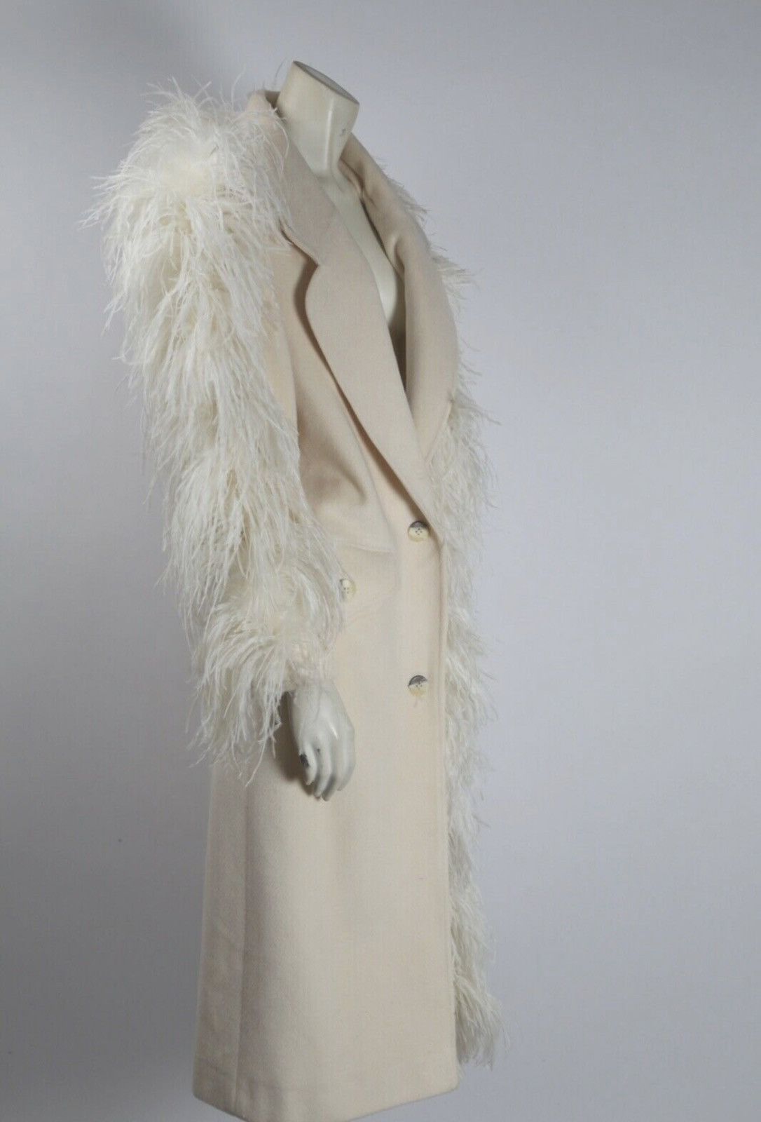 Vintage Vintage Cream Wool Coat with Ostrich Feathers Size M / US 6-8 / IT 42-44 - 1 Thumbnail