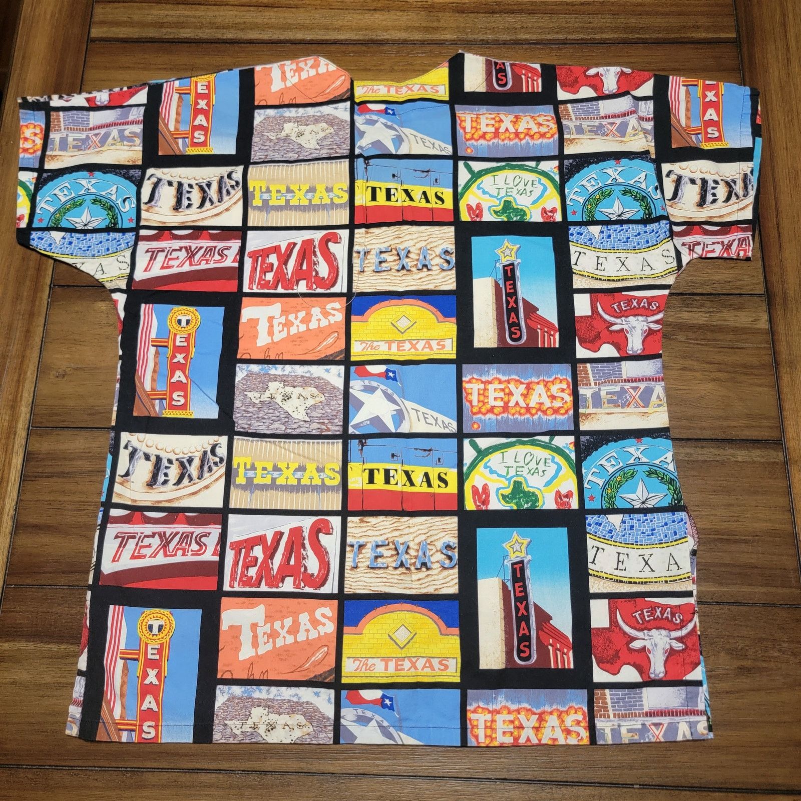 Other Texas Themed Scrub Top (Mad About Scrubs) - Size XS Size XS / US 0-2 / IT 36-38 - 3 Thumbnail