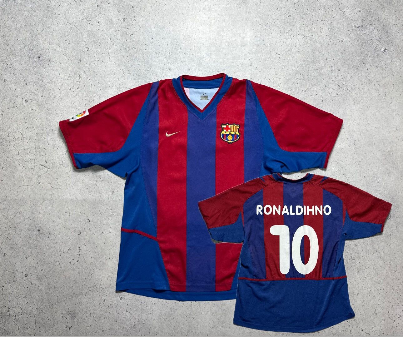Nike Nike FC Barcelona #10 Ronaldinho 2002 Soccer Jersey Vintage Size US L / EU 52-54 / 3 - 1 Thumbnail