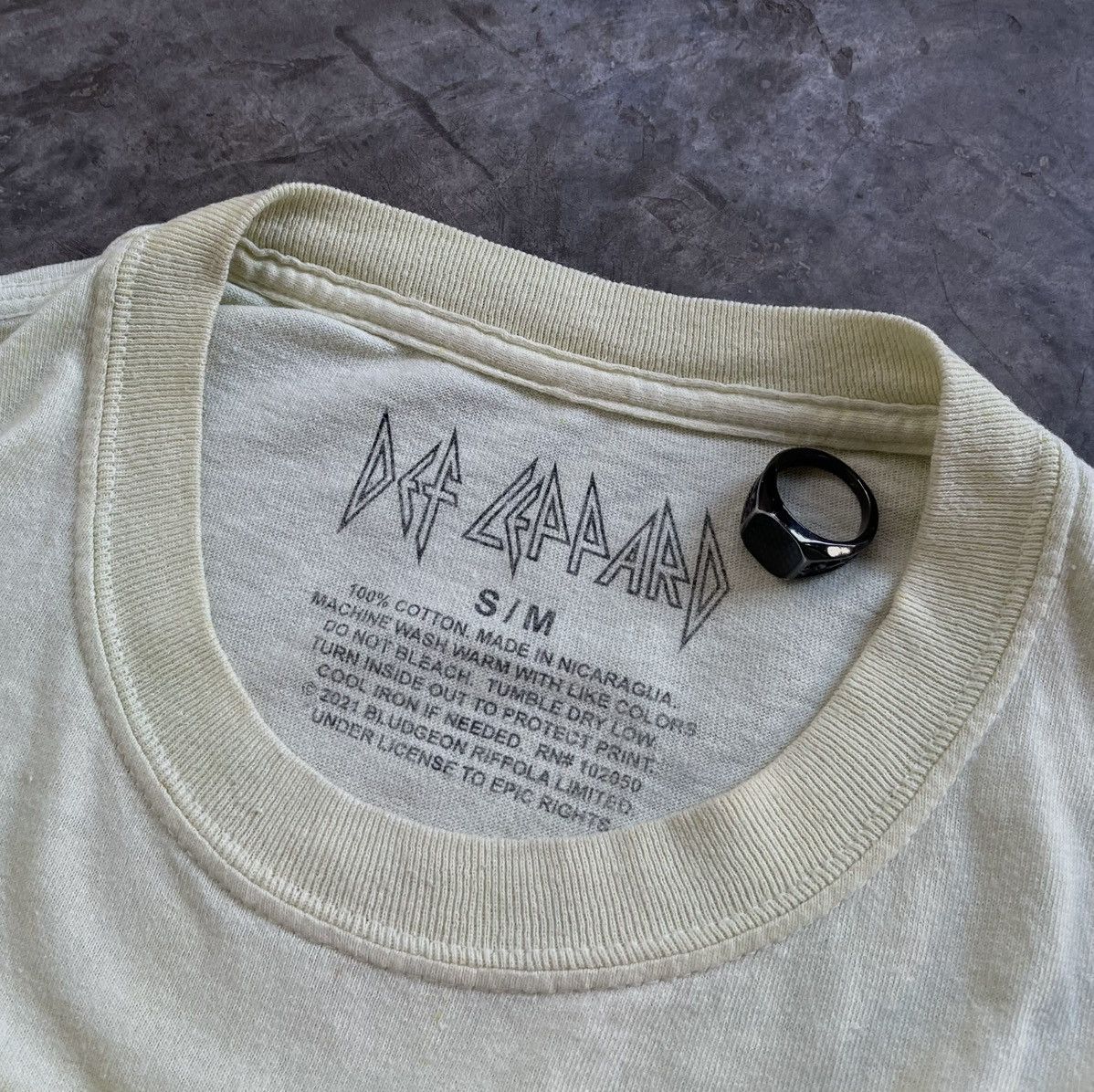 Def Leppard TSHIRT DEF LEPPARD PYROMANIA TIEDYE!! Size US L / EU 52-54 / 3 - 5 Thumbnail