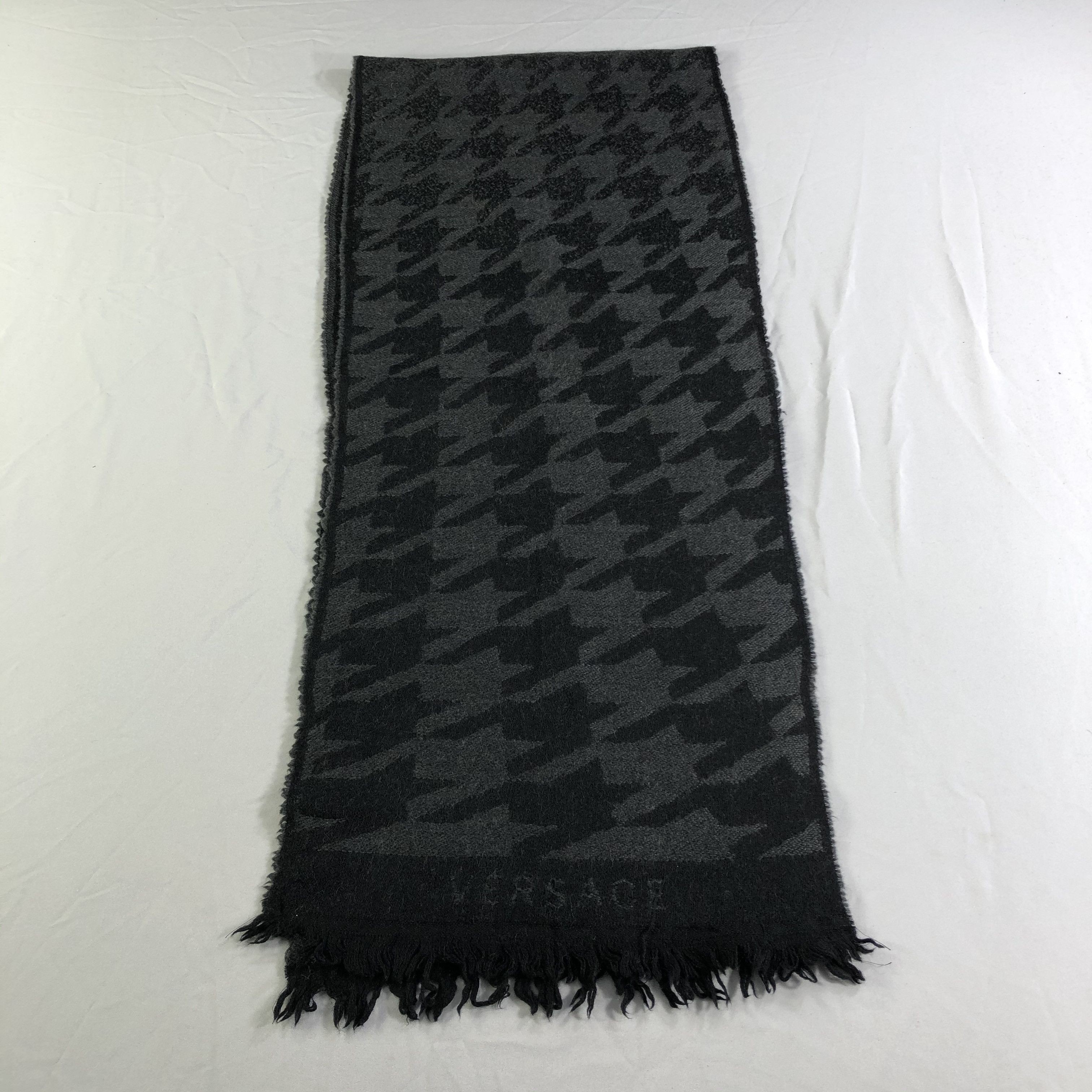 Versace Versace Medusa Head Houndstooth Scarf Muffler Neckwear V2394 Size ONE SIZE - 3 Thumbnail