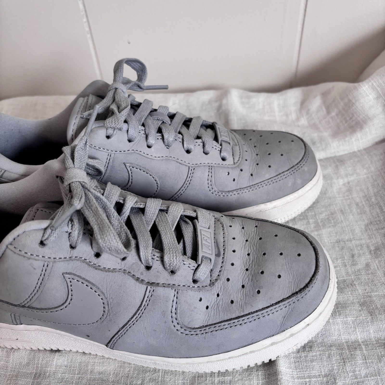 Nike Nike Air Force 1 Low '07 PRM Wolf Grey (Women's) size 7 DR9 Size US 7 / IT 37 - 4 Thumbnail