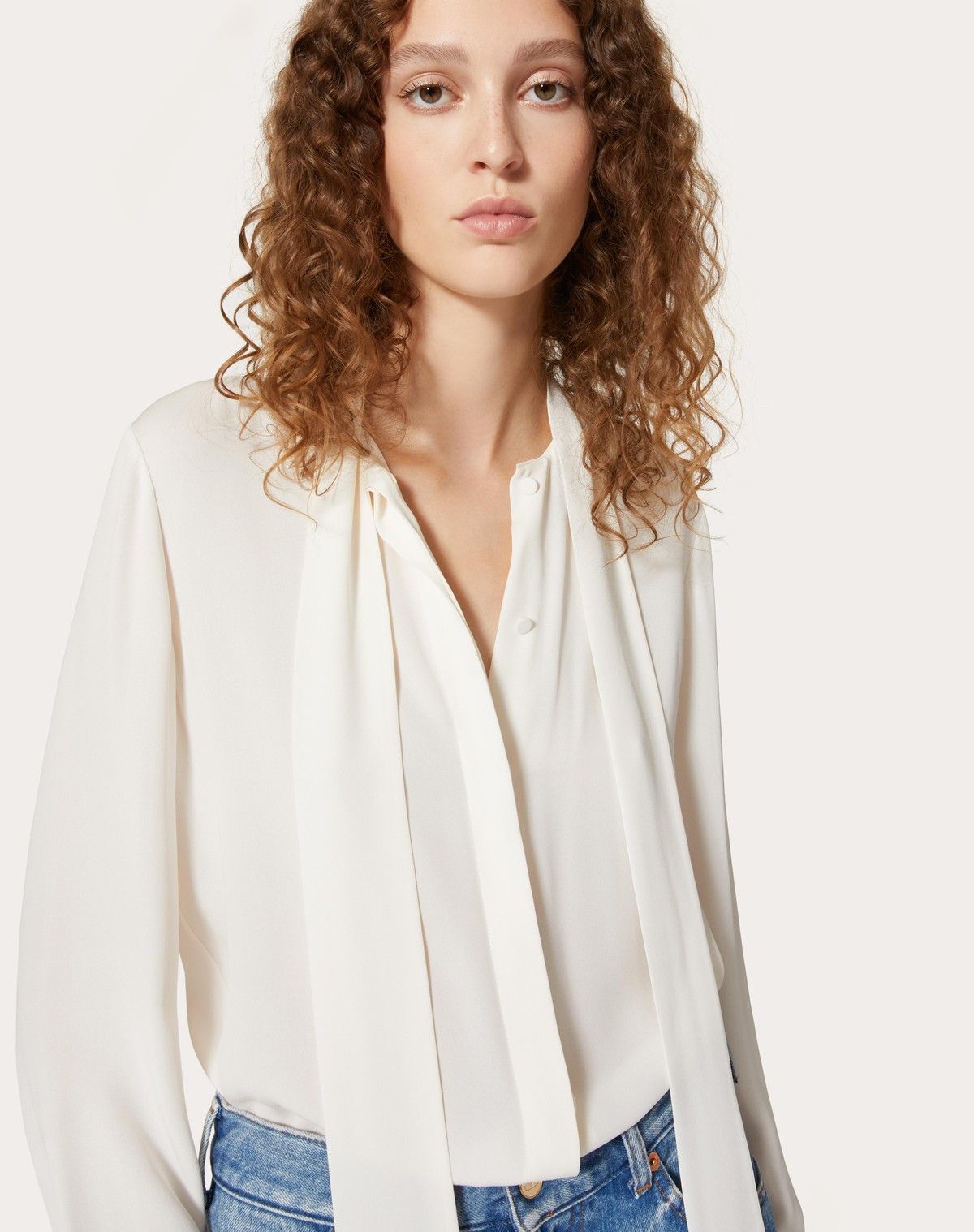 Valentino o1s1wg110525 Georgette Blouse in White Size XS / US 0-2 / IT 36-38 - 6 Thumbnail